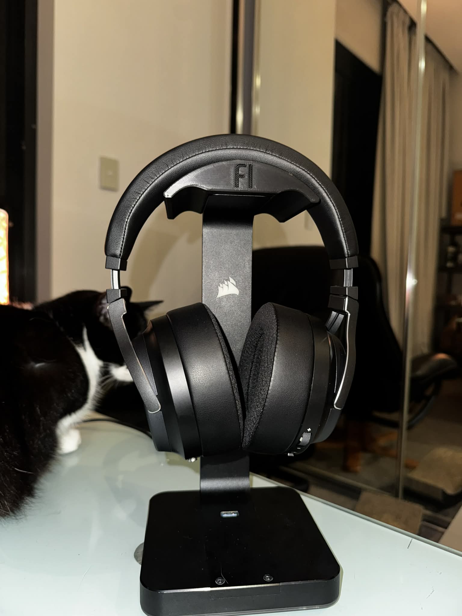Corsair ST100 Headphone Hanger Support