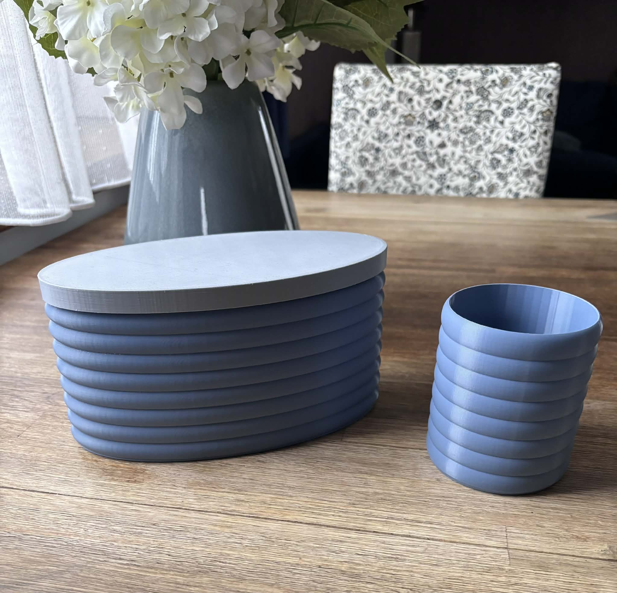 CLOUDIE - toothbrush holder and decorative large oval box with hinged lid