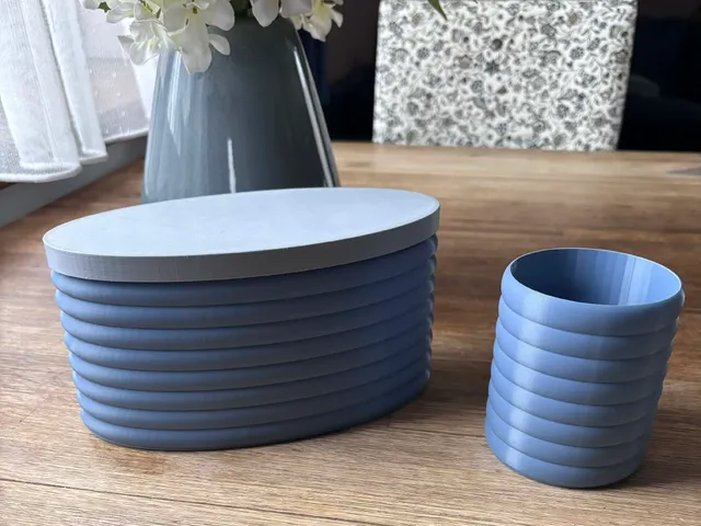 CLOUDIE - toothbrush holder and decorative large oval box with hinged lid
