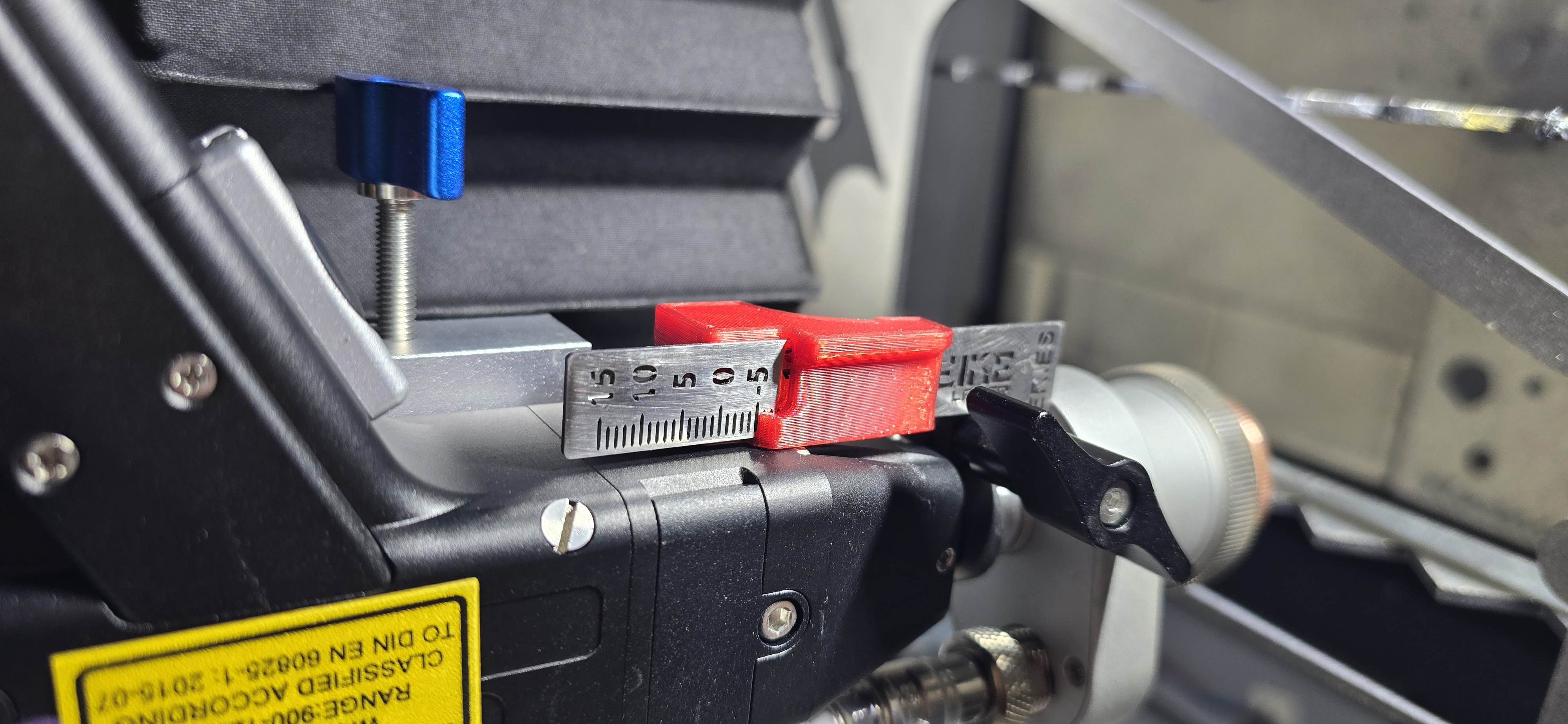 A scale to tune the focus on a GWEIKE MSERIES 3D model