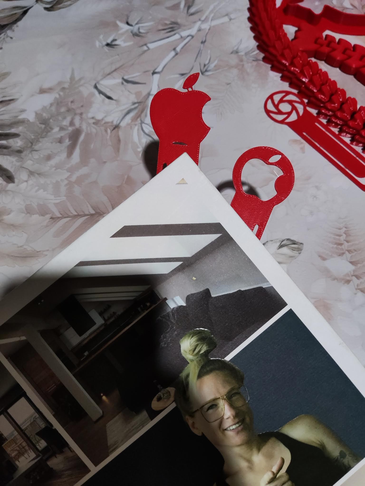 Apple logo bookmark