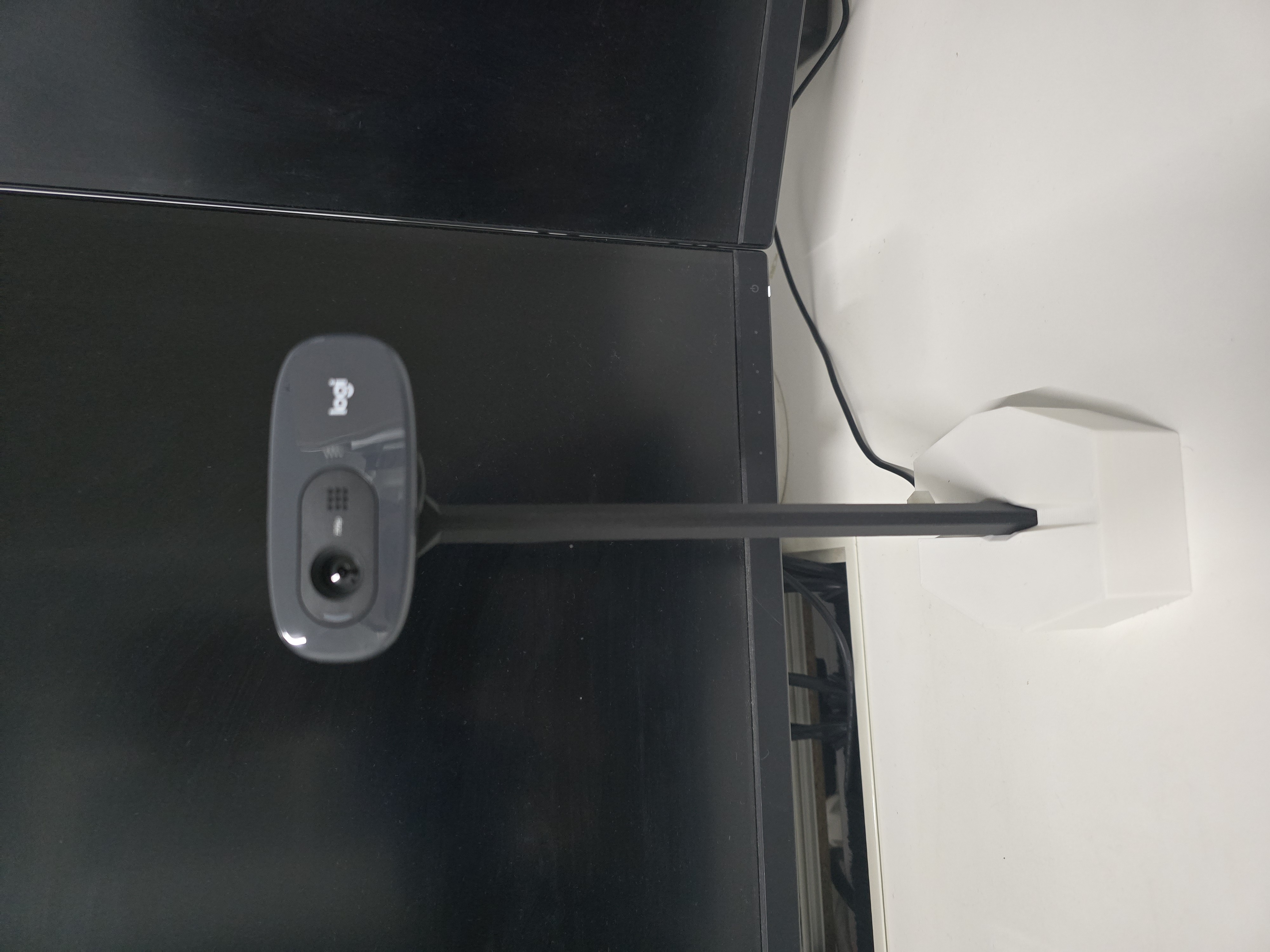 C270 webcam holder for conference calls (with Fusion 360 file)