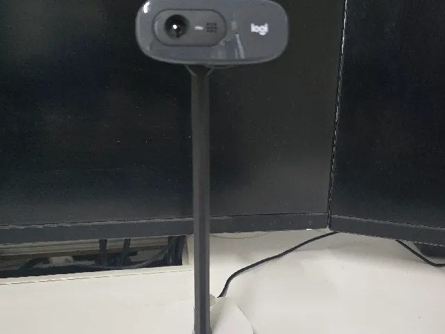 C270 webcam holder for conference calls (with Fusion 360 file)