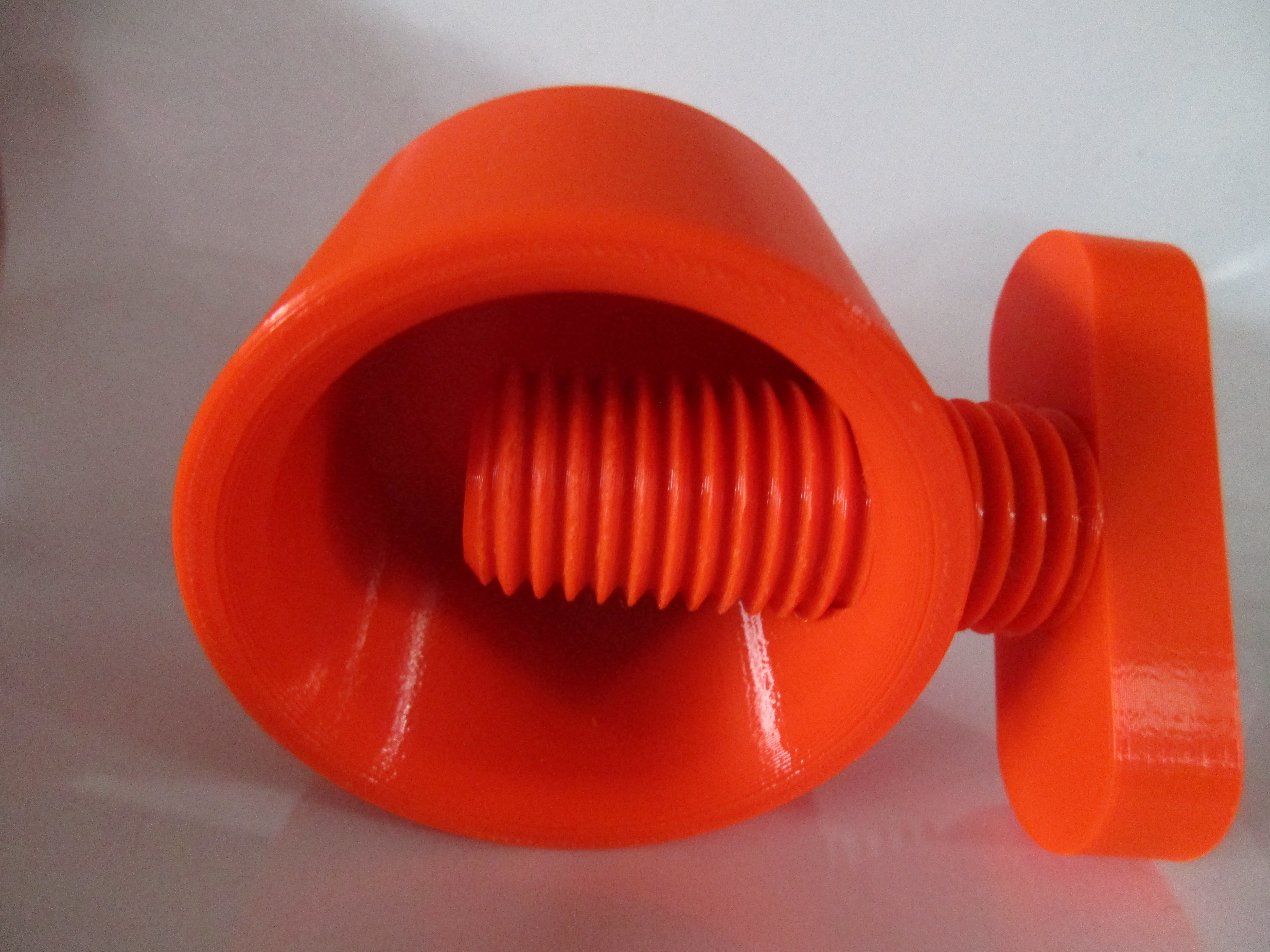 Customizable simple nut cracker / Nussknacker