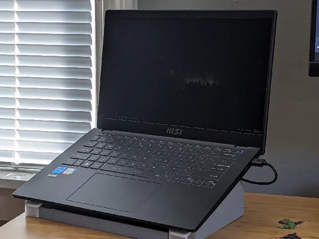 Cooling laptop riser for MSI