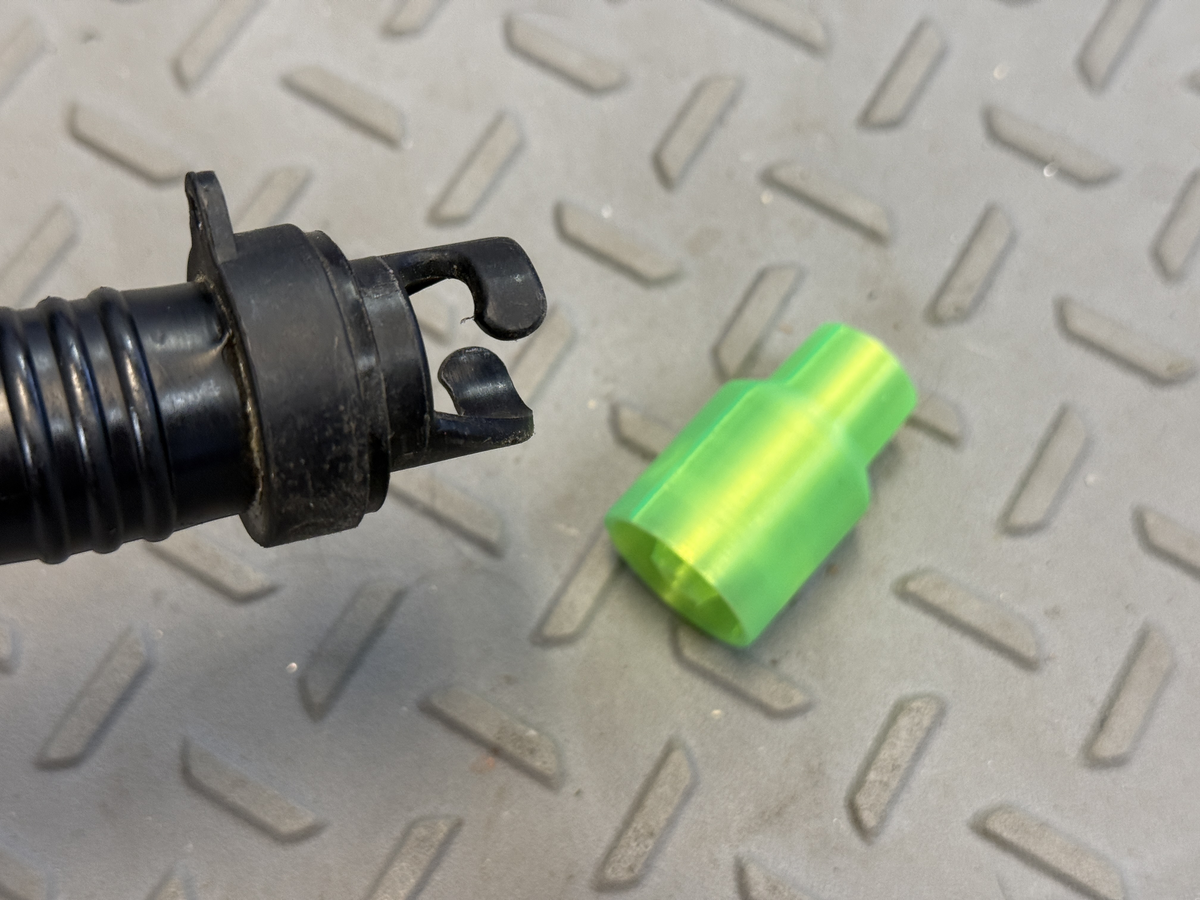 SUP Halkey Roberts Tapered Valve Adapter