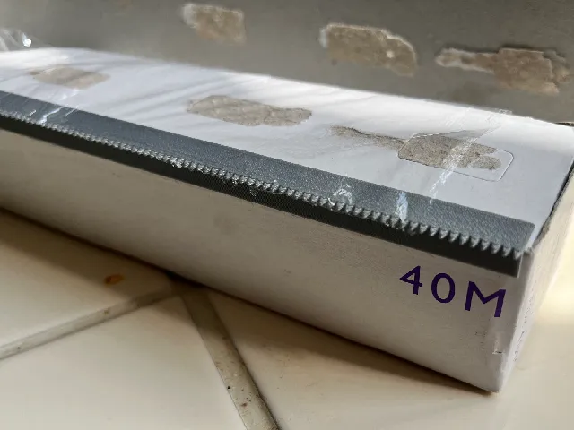 Cling film (snap wrap, plastic wrap, glad wrap, Frischhaltefolie, Film alimentaire, Plastfolie) cutter