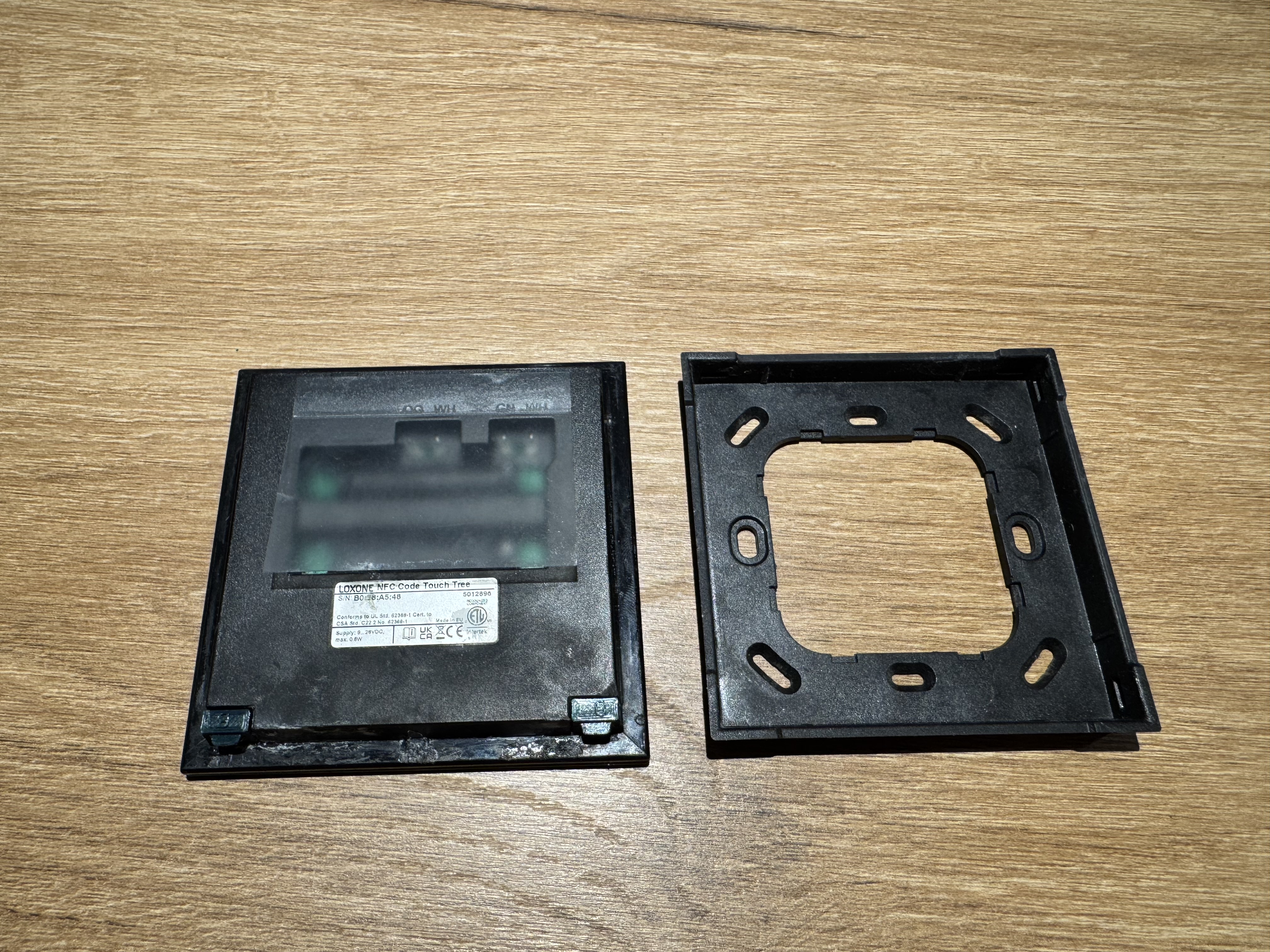 Replacement Clip / Snap for Loxone NFC Code Touch — thumbnail 4