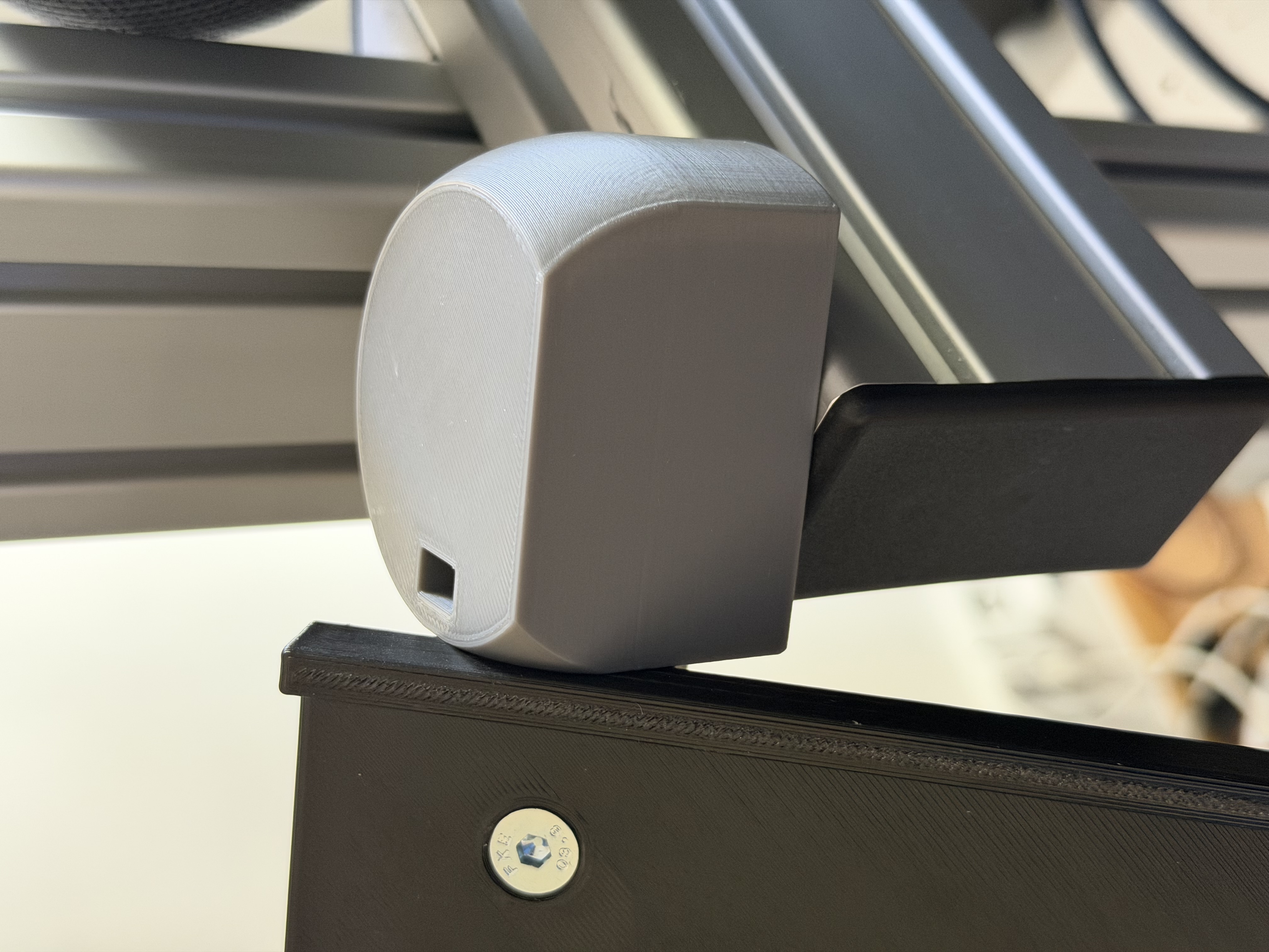 Detachable adapter for 4040 or 3030 profile for the tablet mounts