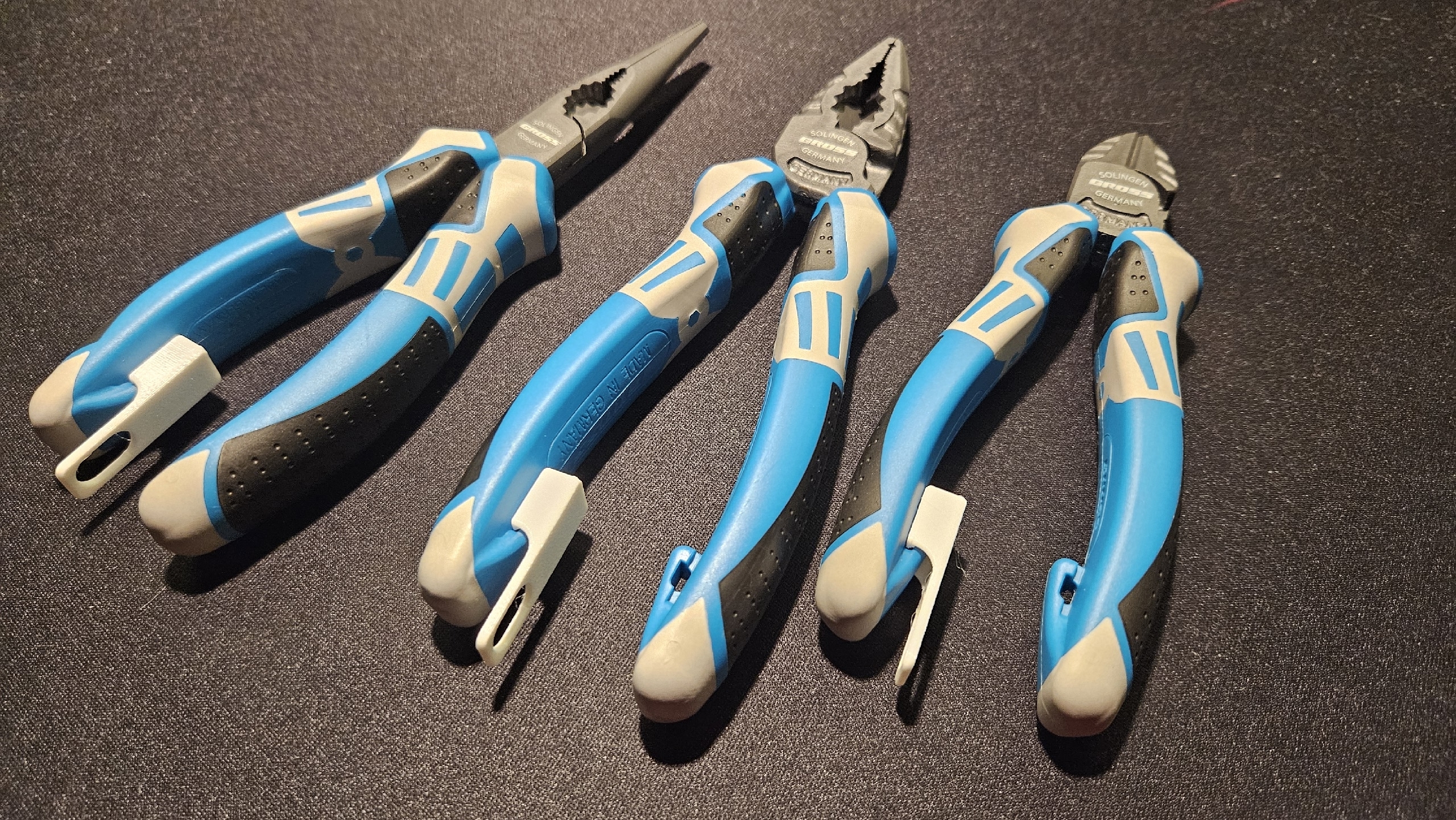 Клипса для крепления инструмента GROSS / Clip for attaching the GROSS tool