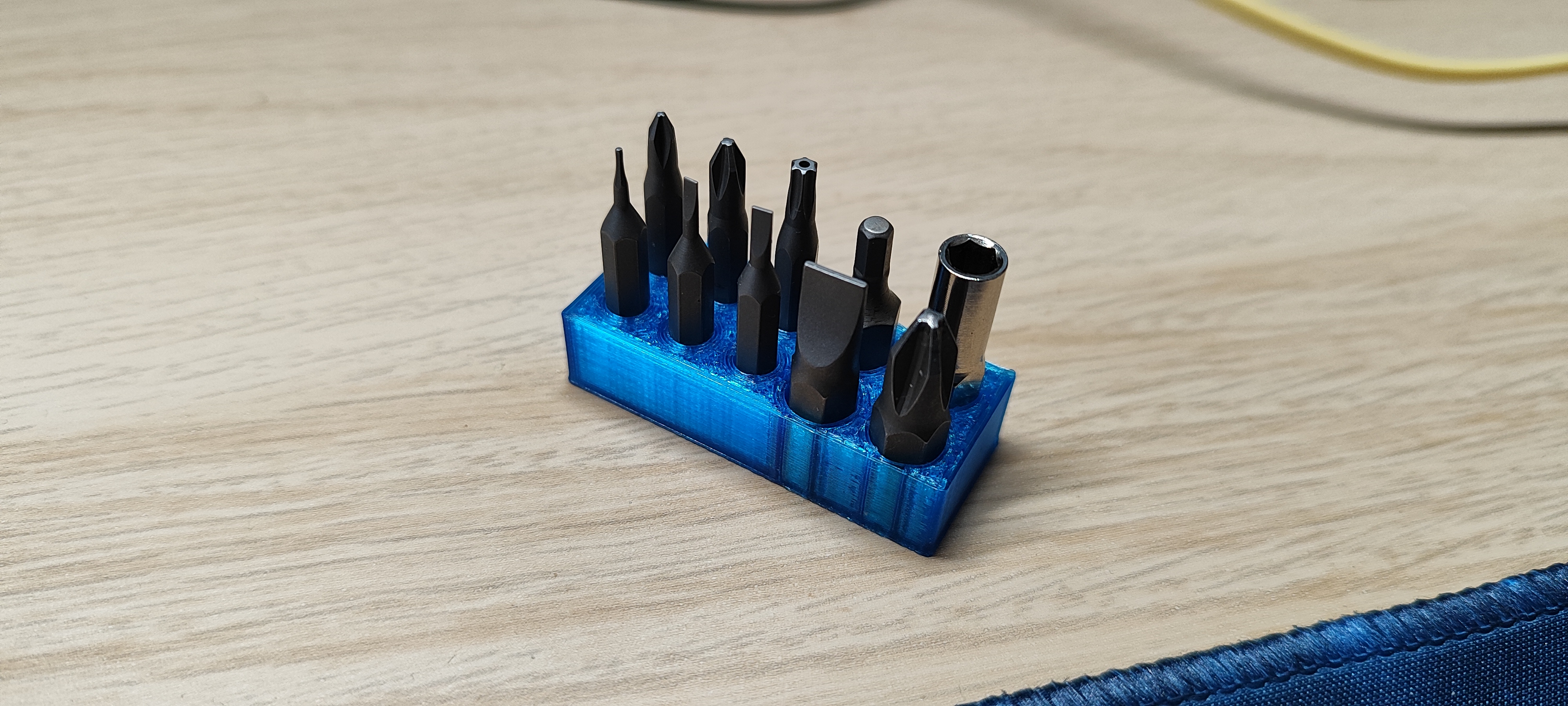 1/4 inch and 4.2mm screwdriver bit holder