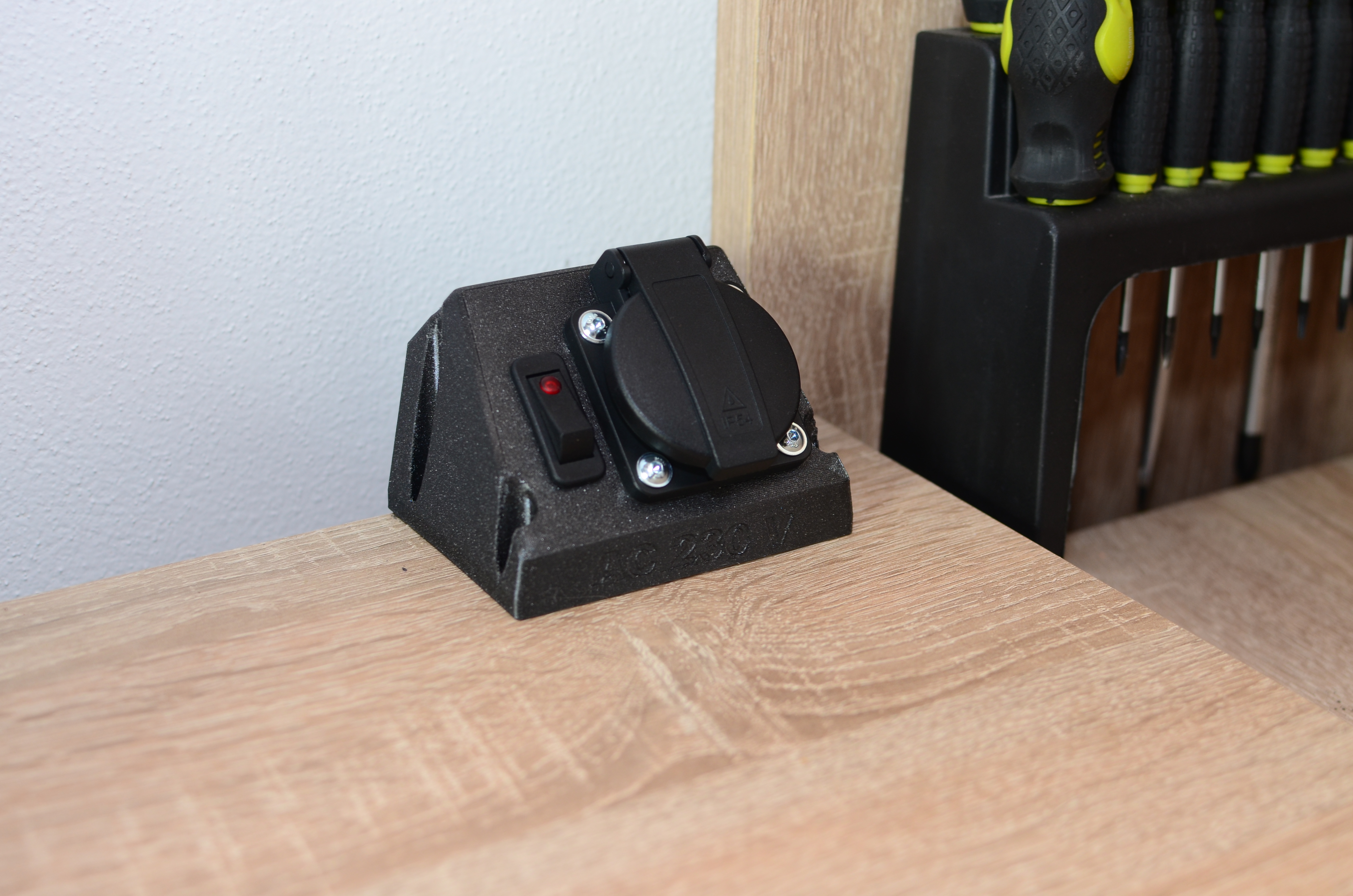 230 V desktop socket