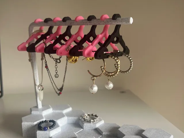 Jewelry hanger