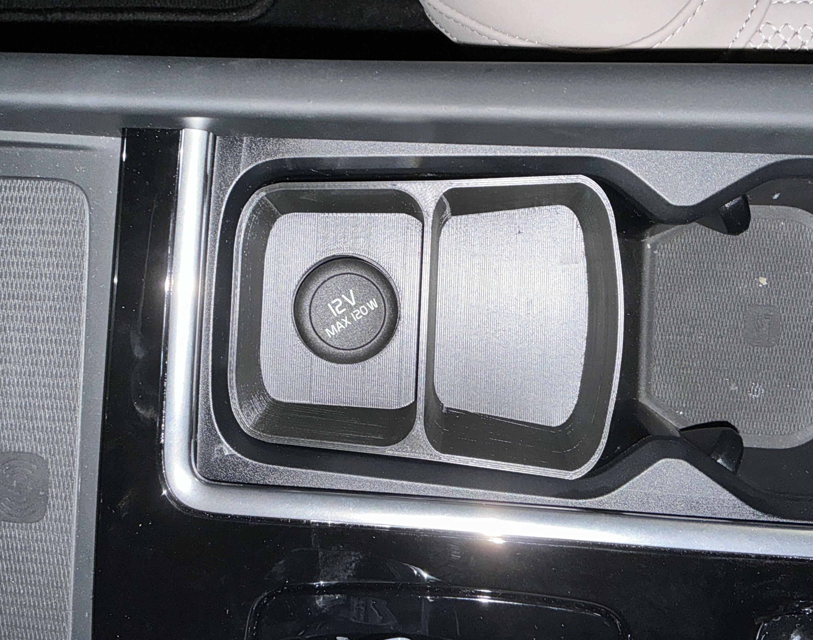 Volvo XC60 T8 cupholder tray