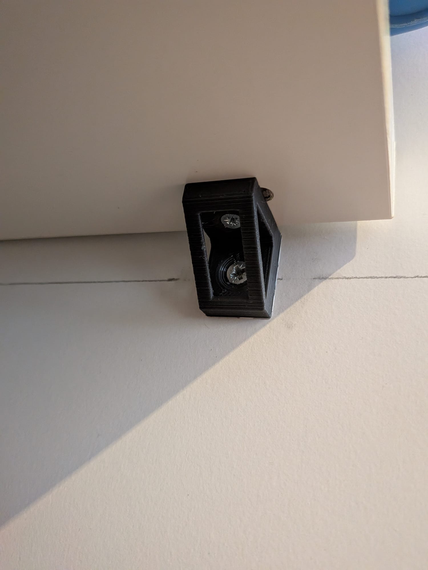 Miniatura 2 do modelo 3D Small bracket for shelfs