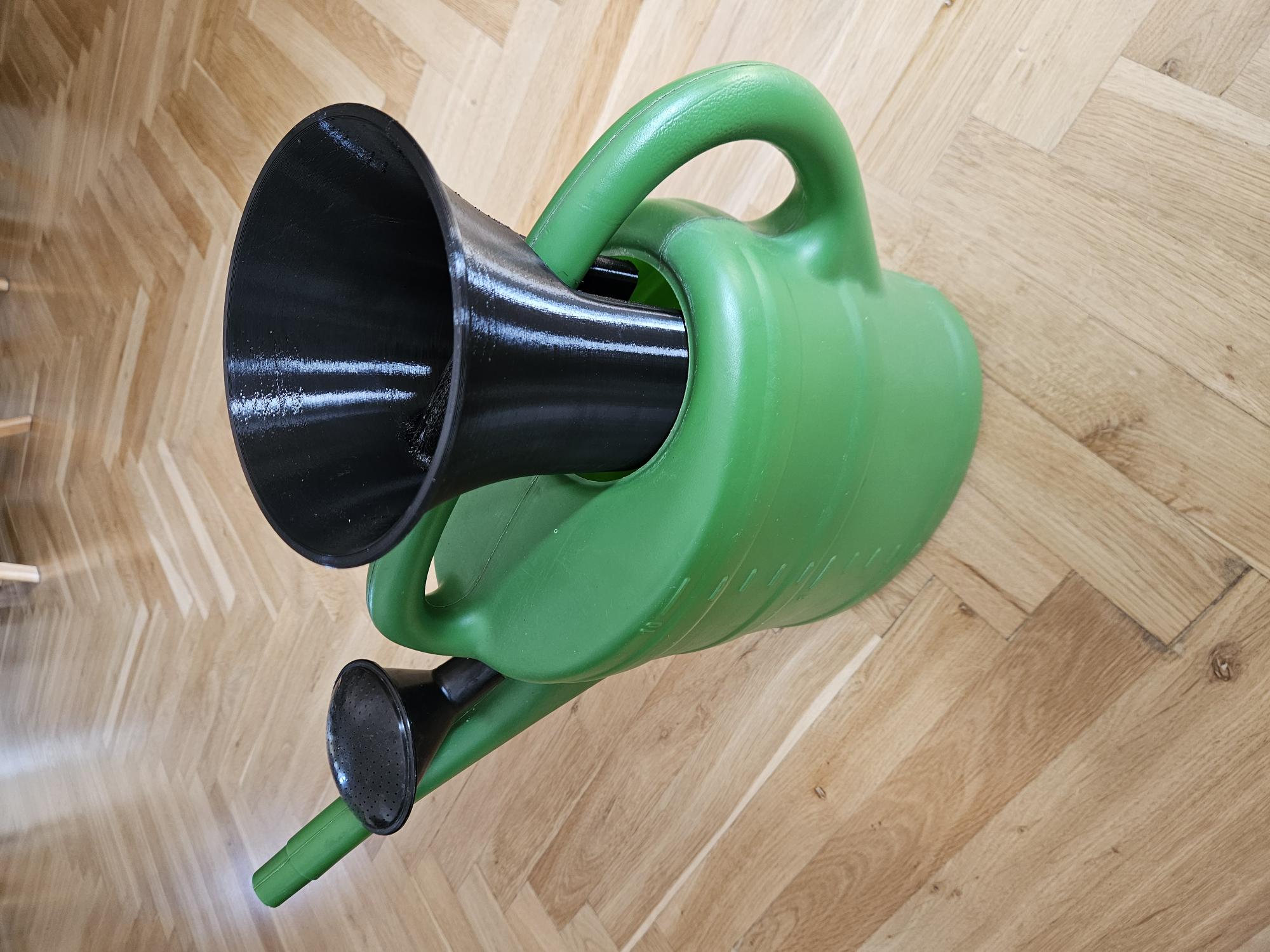 Watering can filling funnel