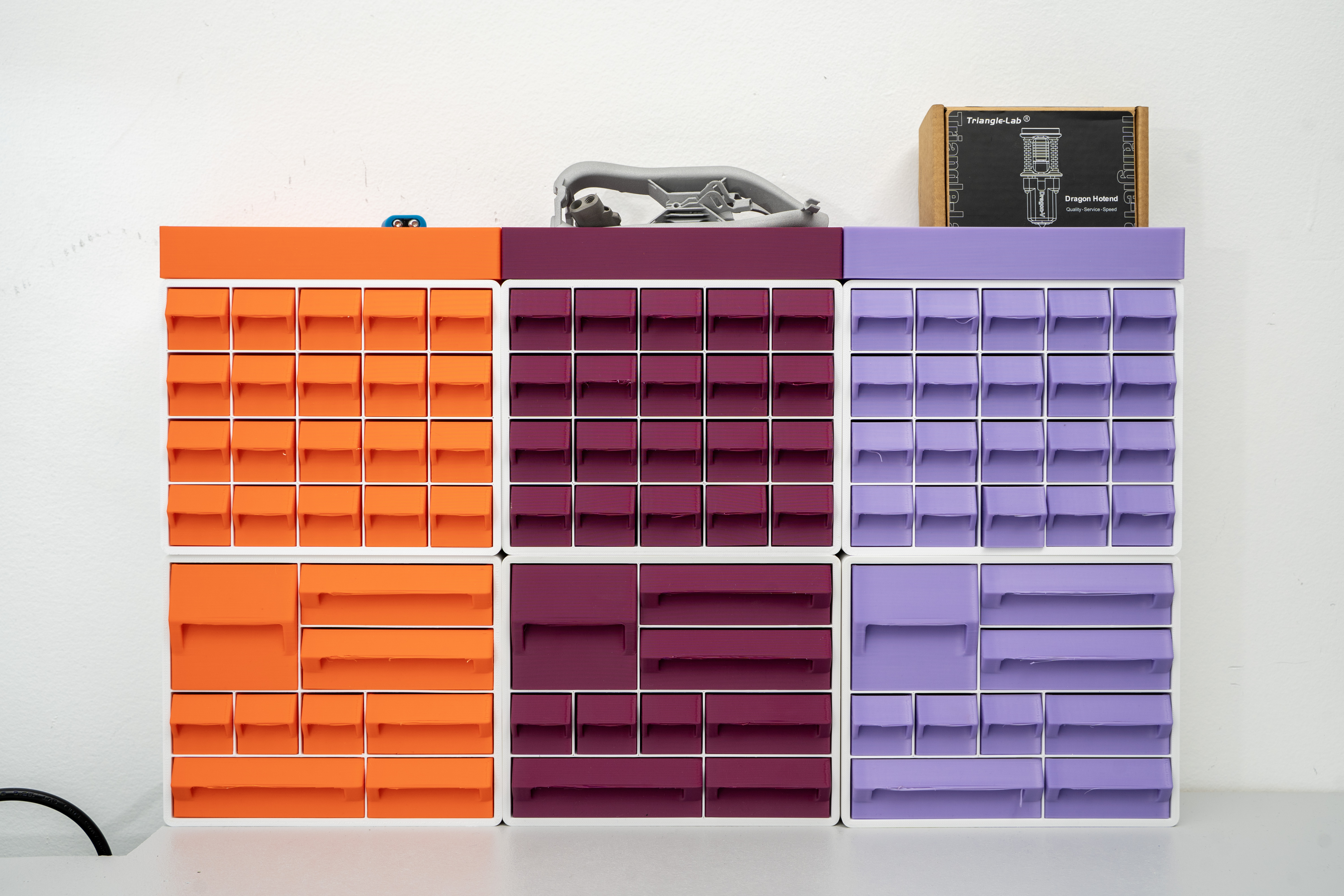 Variable Size Screw Organizer (with magnetic tray)