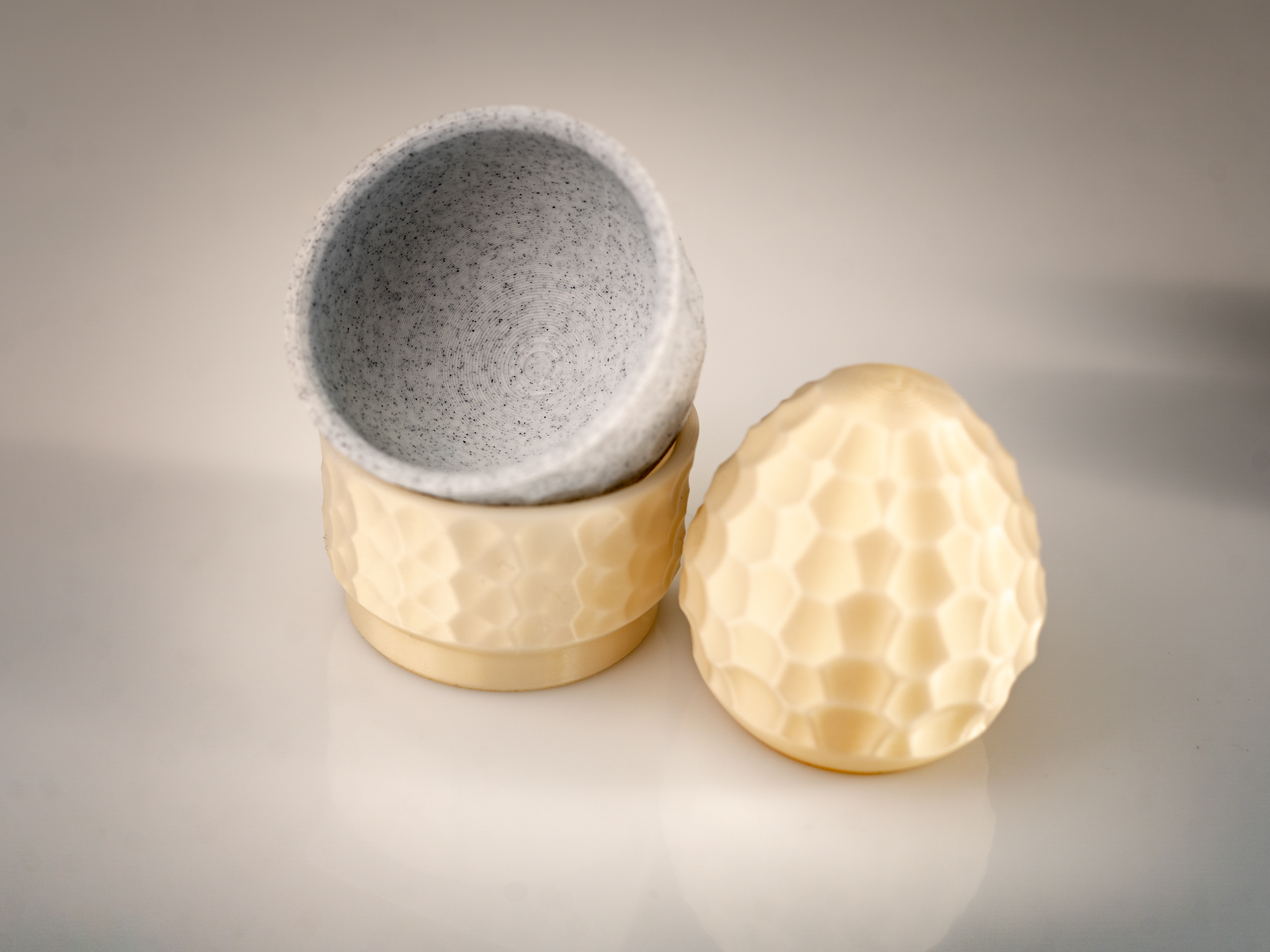 Miniatura 2 do modelo 3D Stackable Egg Cup Dercoration