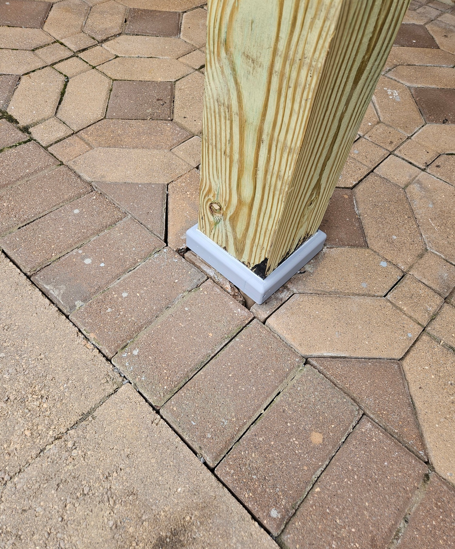Deck post bottom bracket for 6 x 6 — miniatura 2