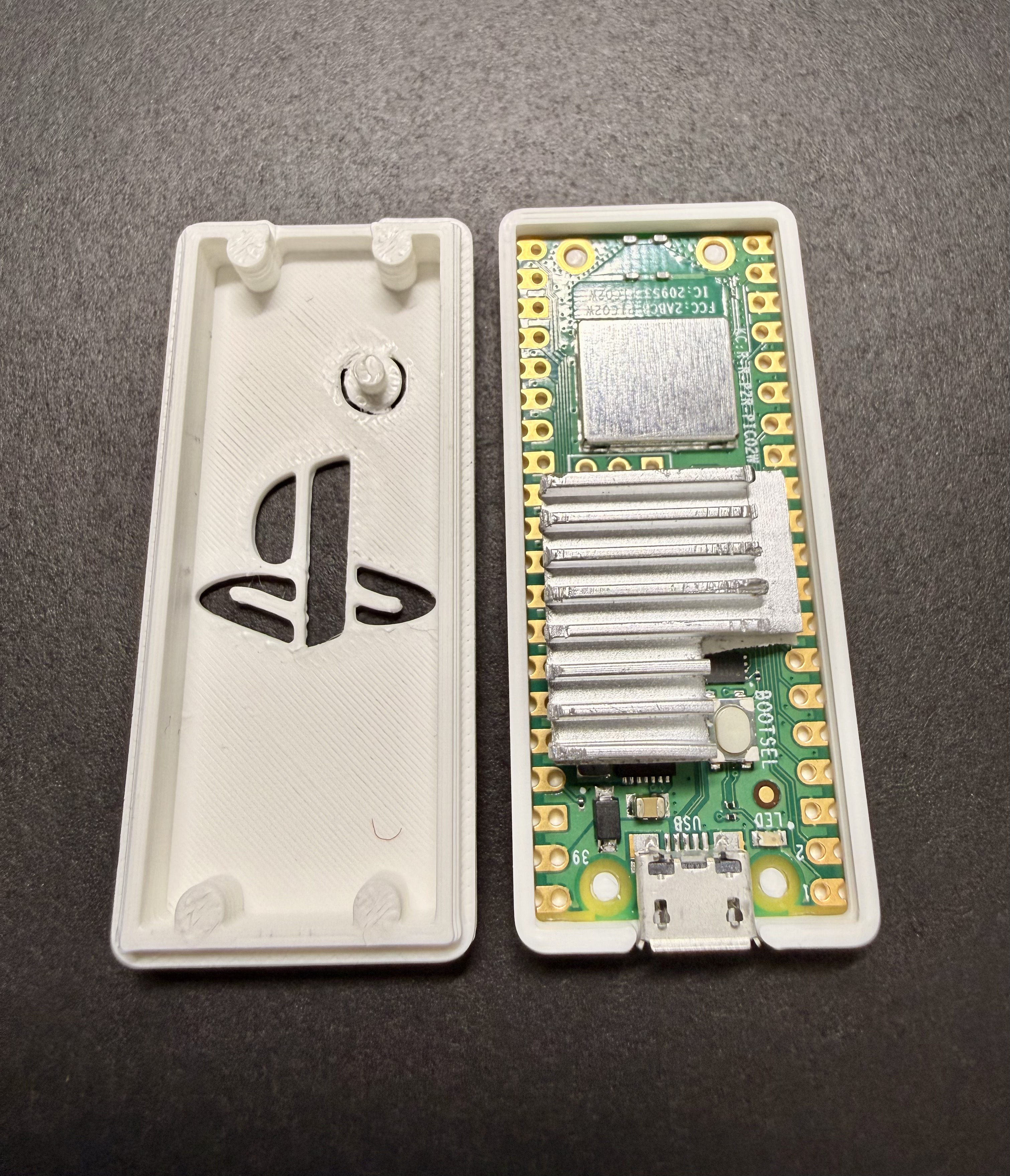 Pico 2 case for DualSense Dongle