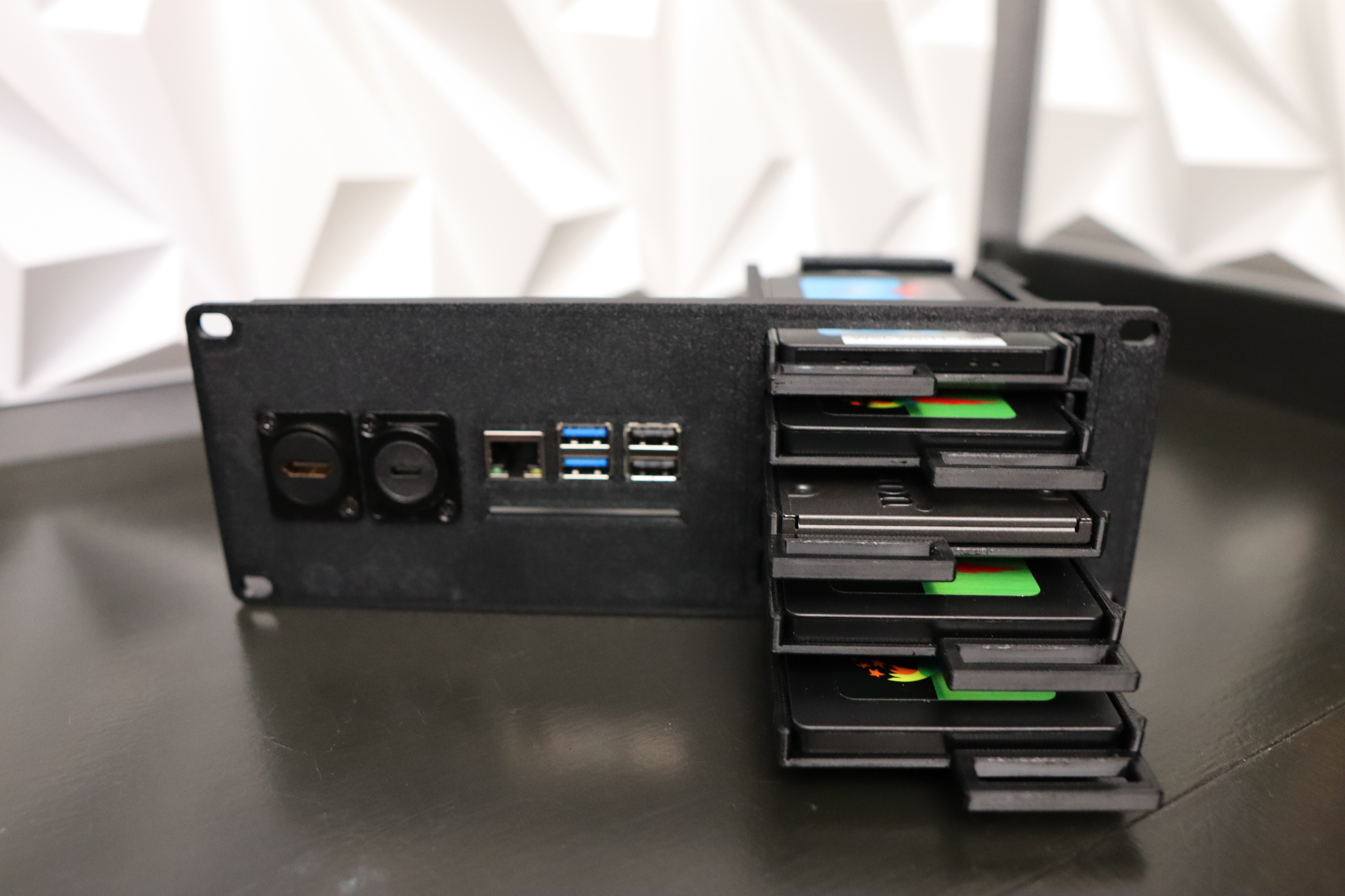 Raspberry Pi5 NAS 10-inch server rack plate, 5 hot swap SSD units, HDMI and power connectors