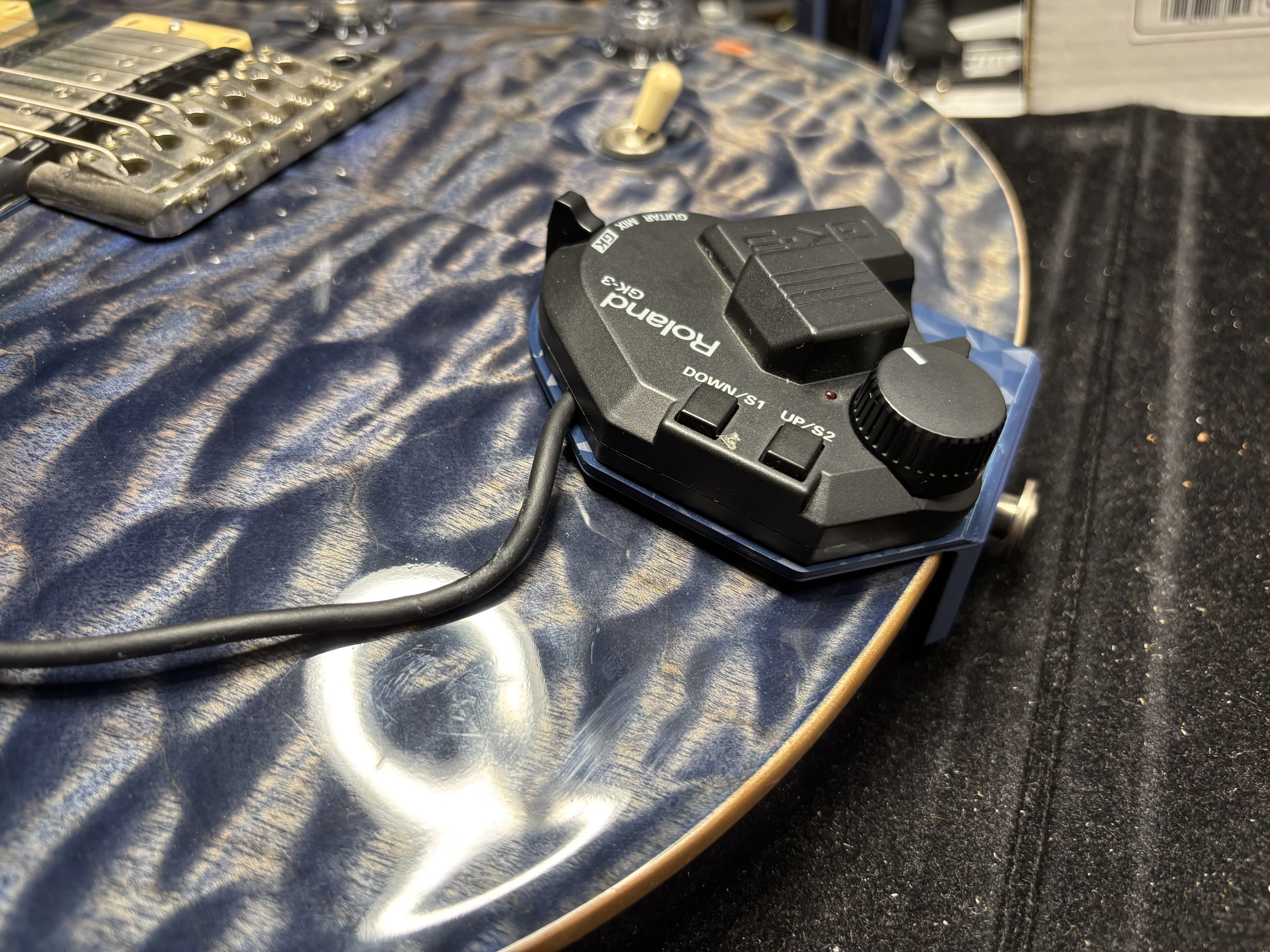 Roland GK-3 Body Bracket for Carved Top Guitars