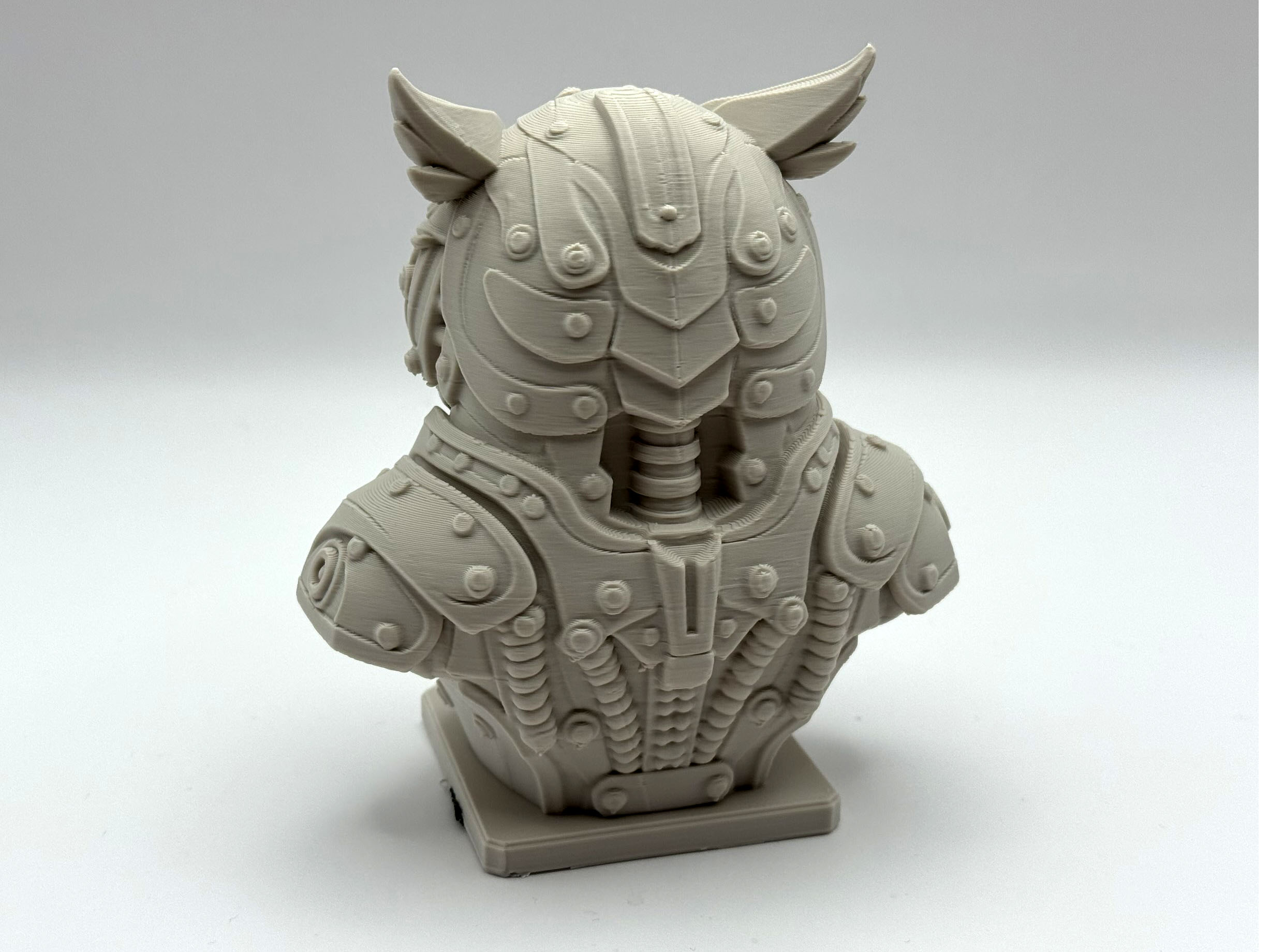 Miniatura 2 do modelo 3D Steampunk Owl Bust