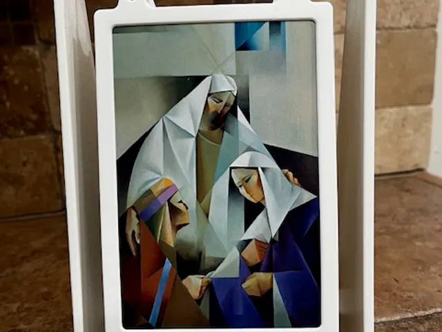 Elegant, Simple Multi-Photo Frame Stand