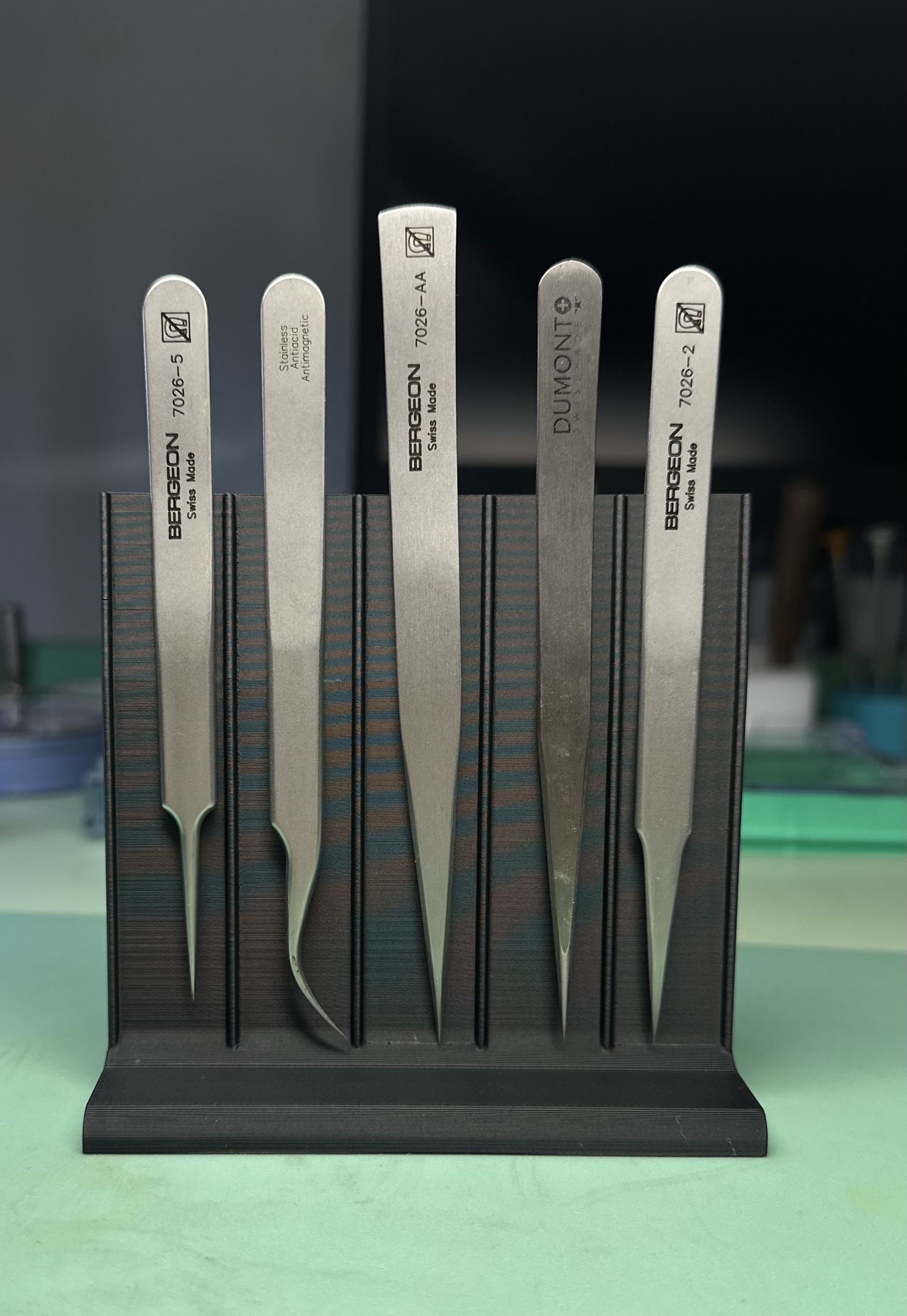 Tweezers stand for watchmakers Version 2.0