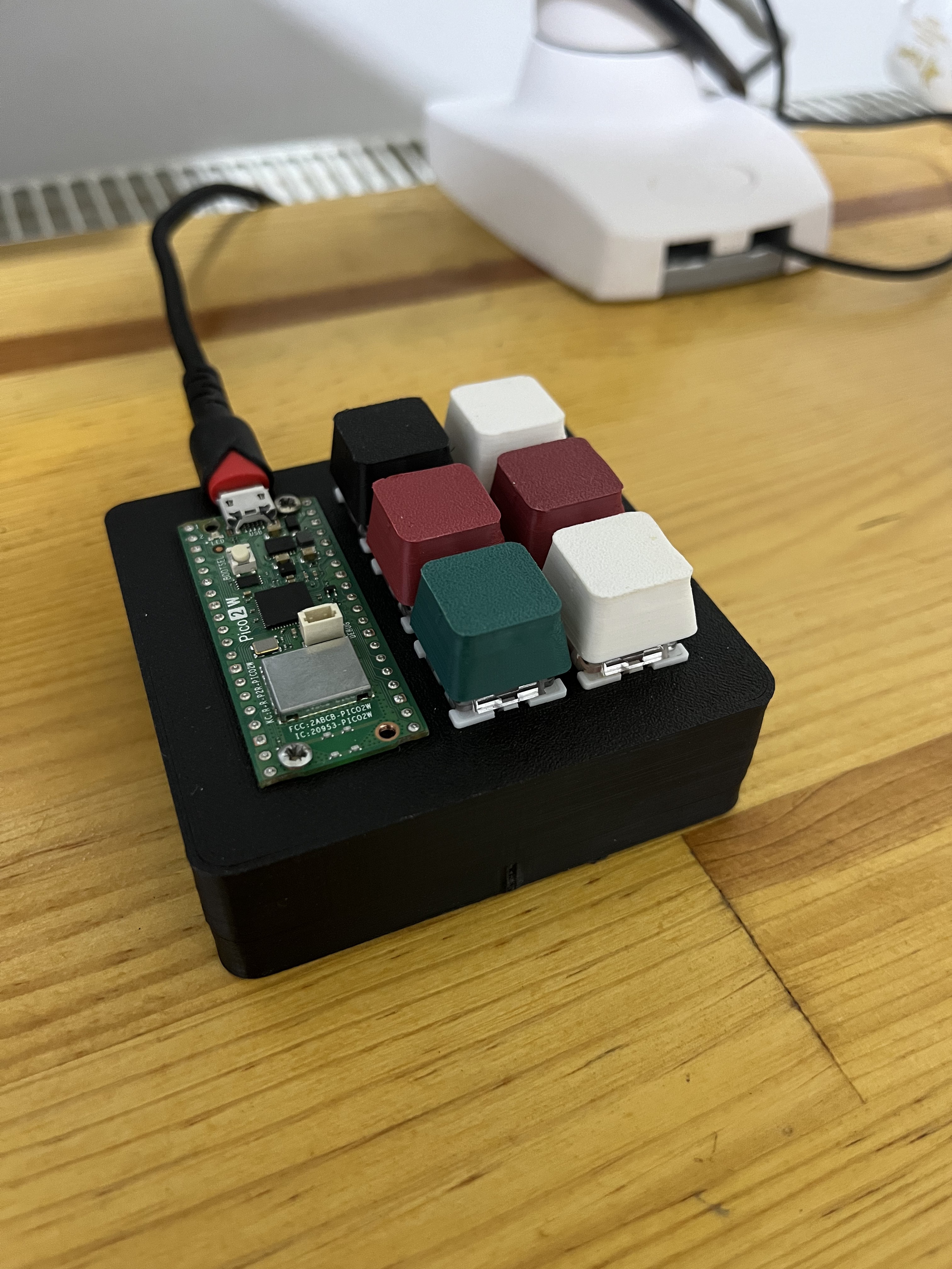 6-Key RGB Macropad — Raspberry Pi Pico 2 W