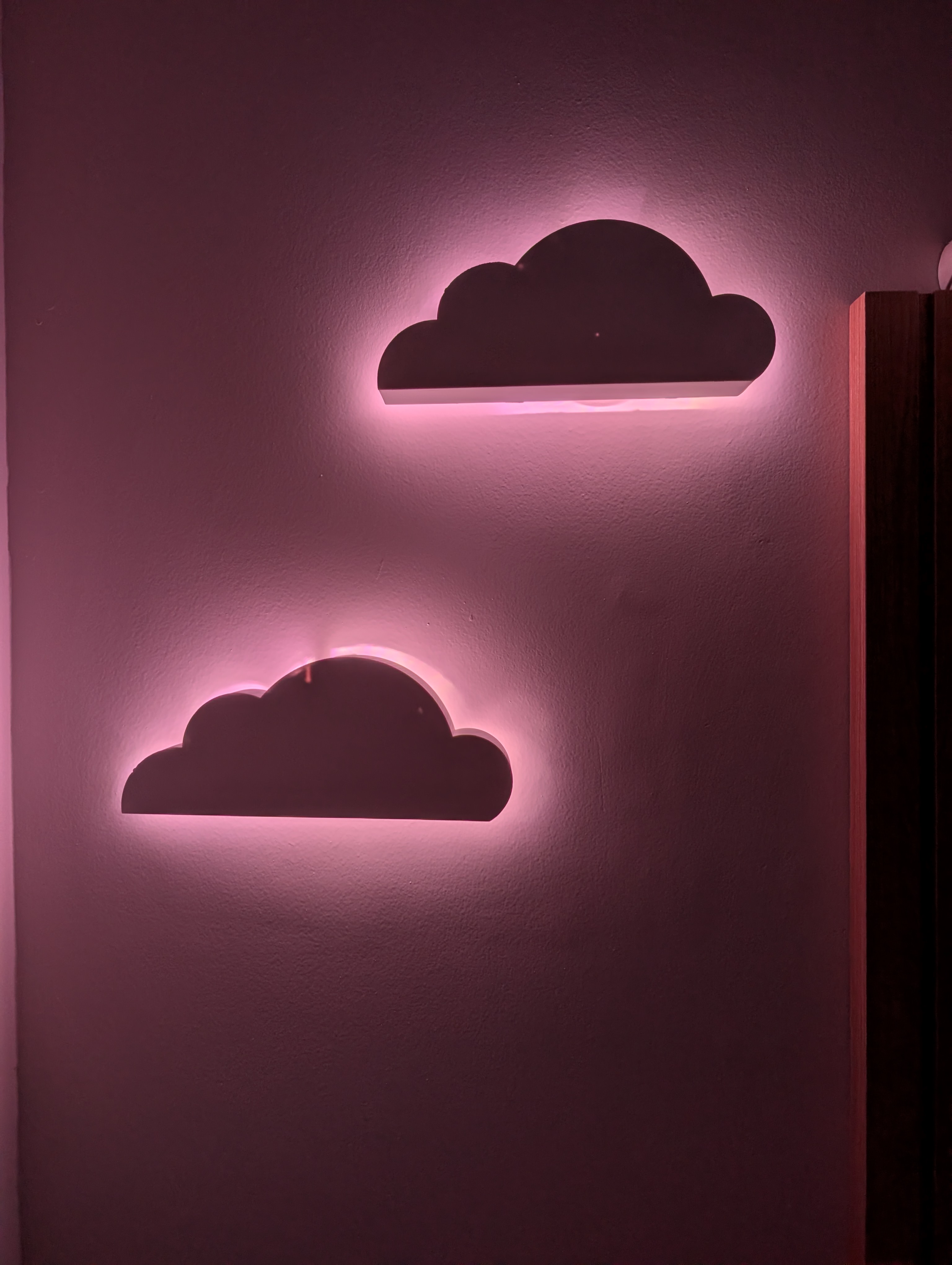 Cloud shaped wall light — thumbnail 3