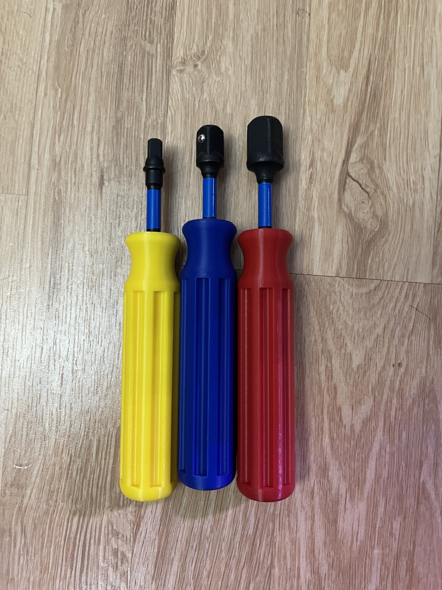 Miniatura 2 do modelo 3D Screw and Socket Driver Handle