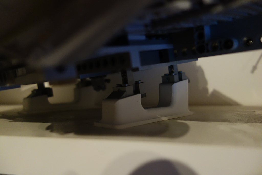 Lego Millenium Falcon stand