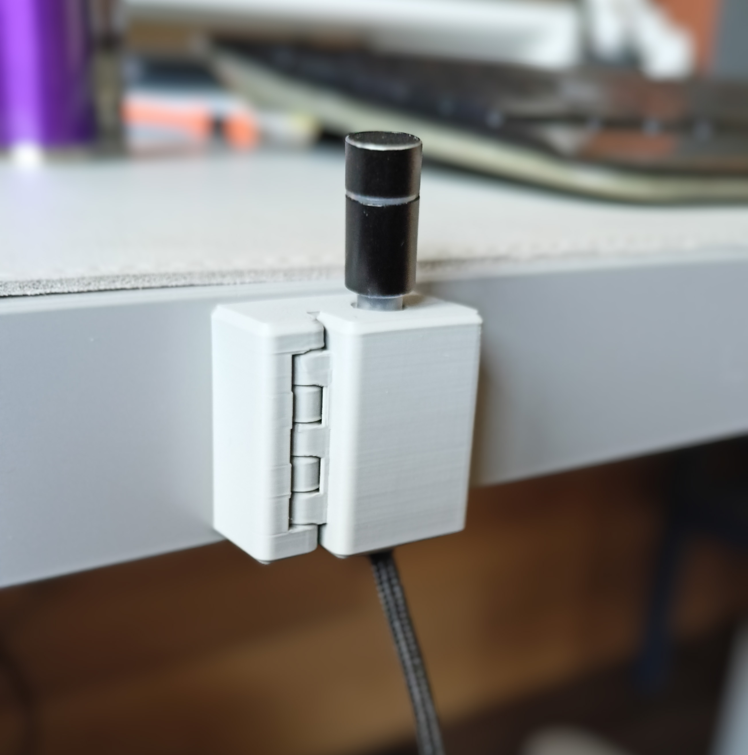 No-Mess Cable Clip - Cable Holder