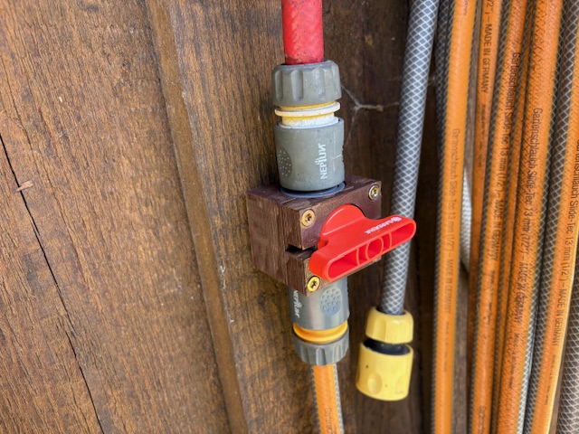 Mounting bracket for Gardena hose valve/Montagehalterung für Gardena Schlauch-Absperrventil