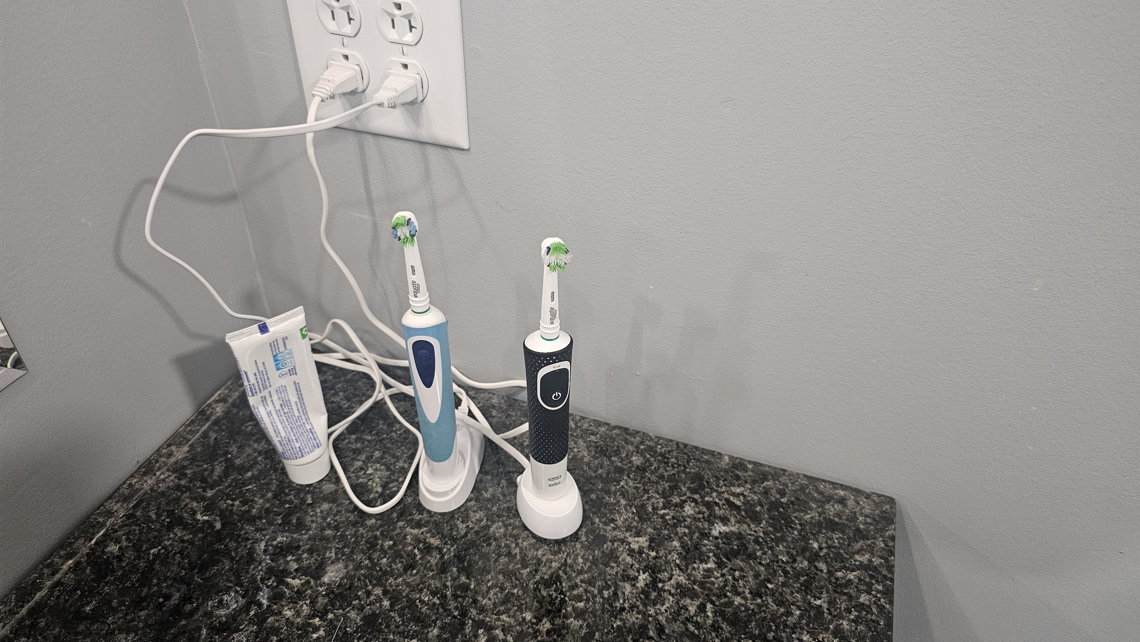 Braun and Equate toothbrush organizer — thumbnail 2