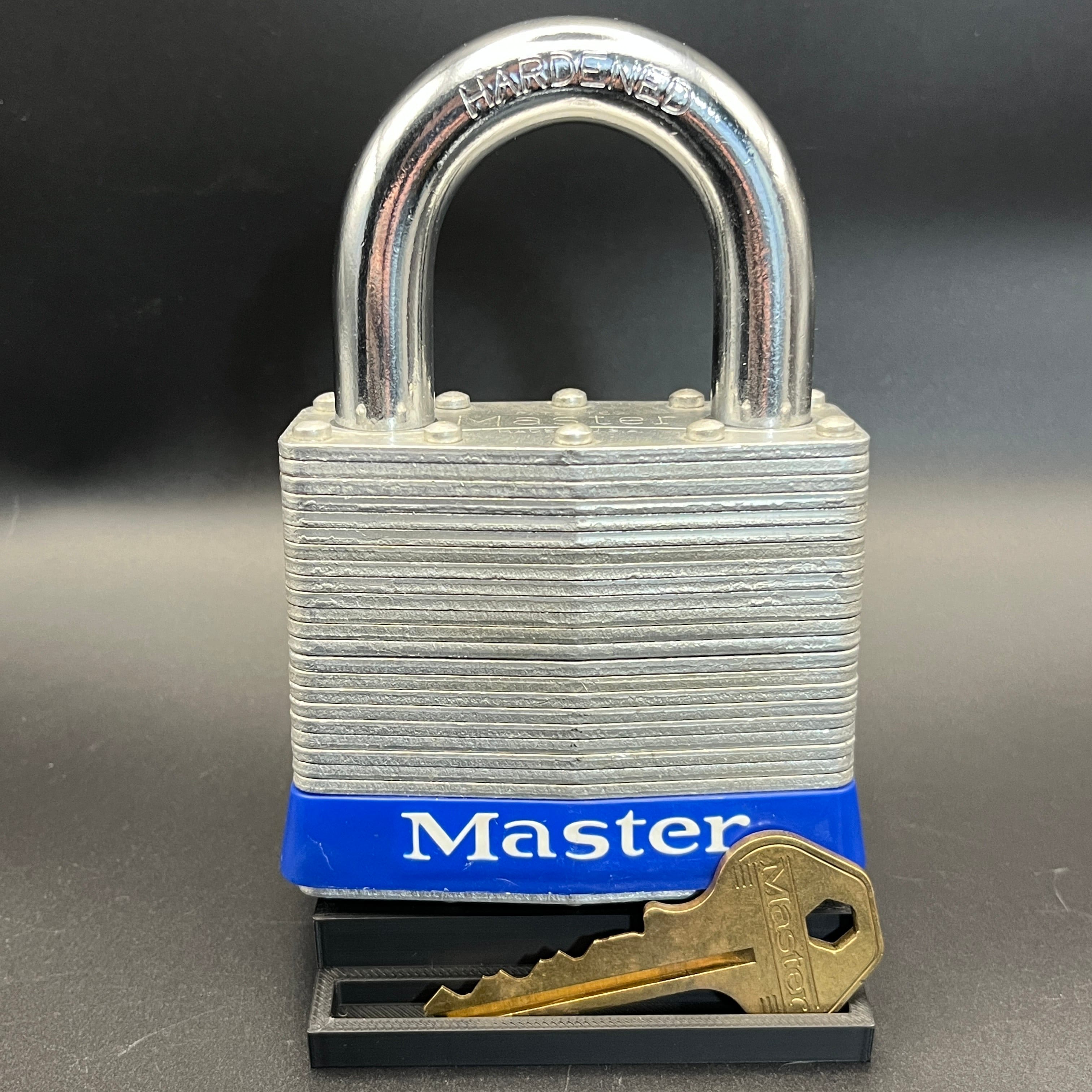 Padlock Stand - Giant Concave