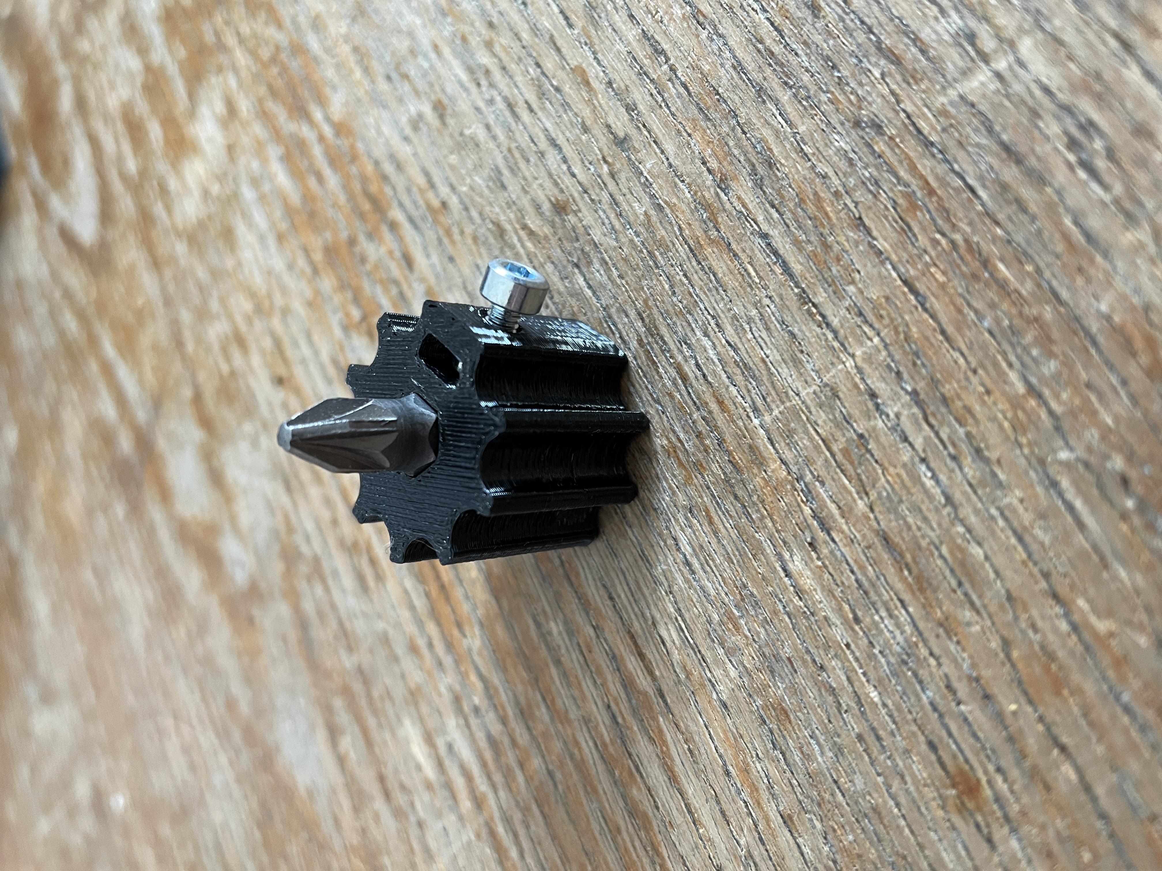 Compact Screwdriver Bit Holder for Tight Spaces with M3 Locking Screw