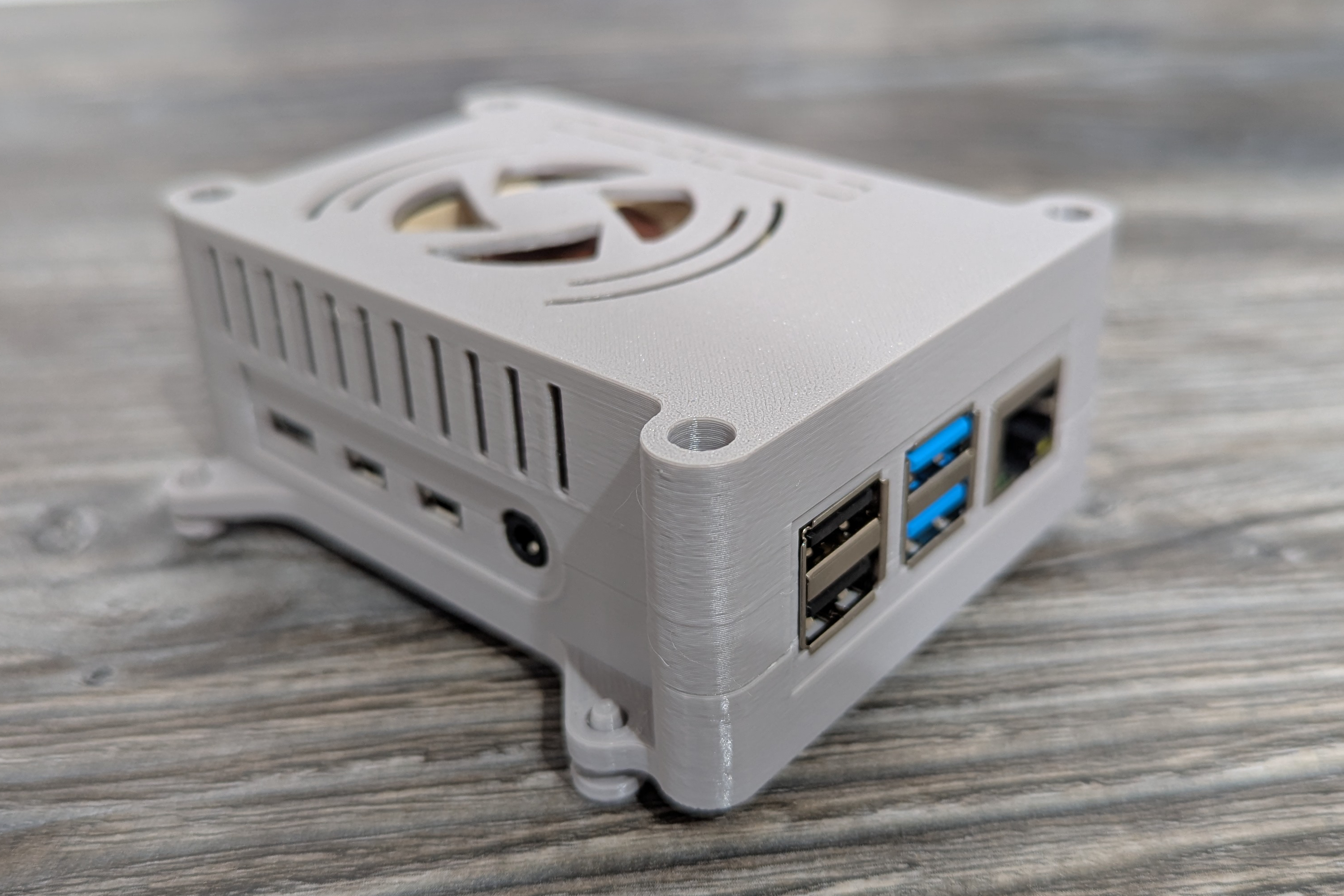 Raspberry Pi 4 case, VESA mount, internal fan
