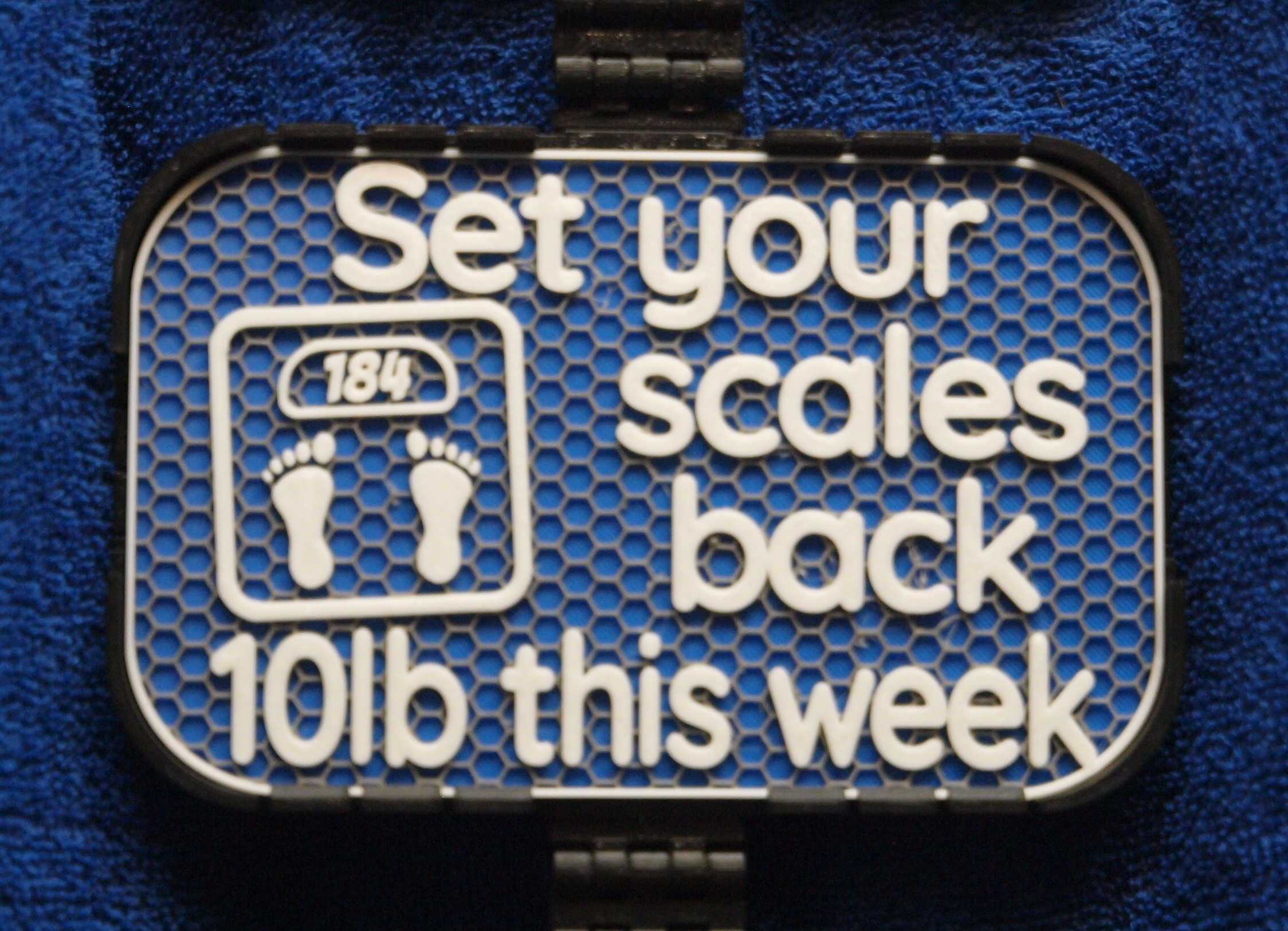 Set scales back signs