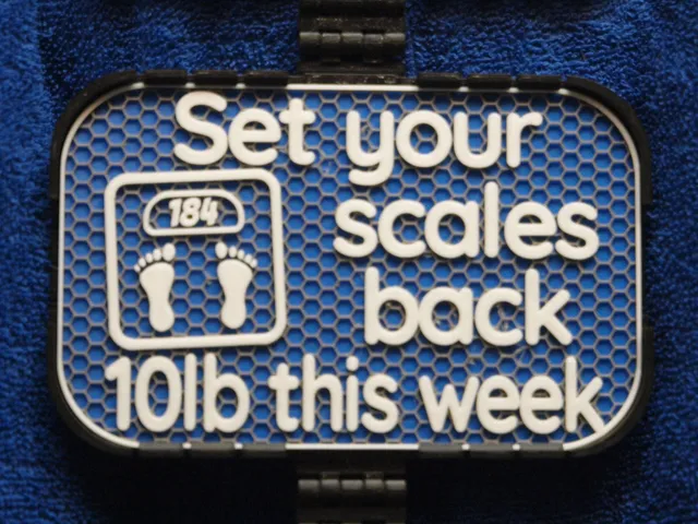Set scales back signs