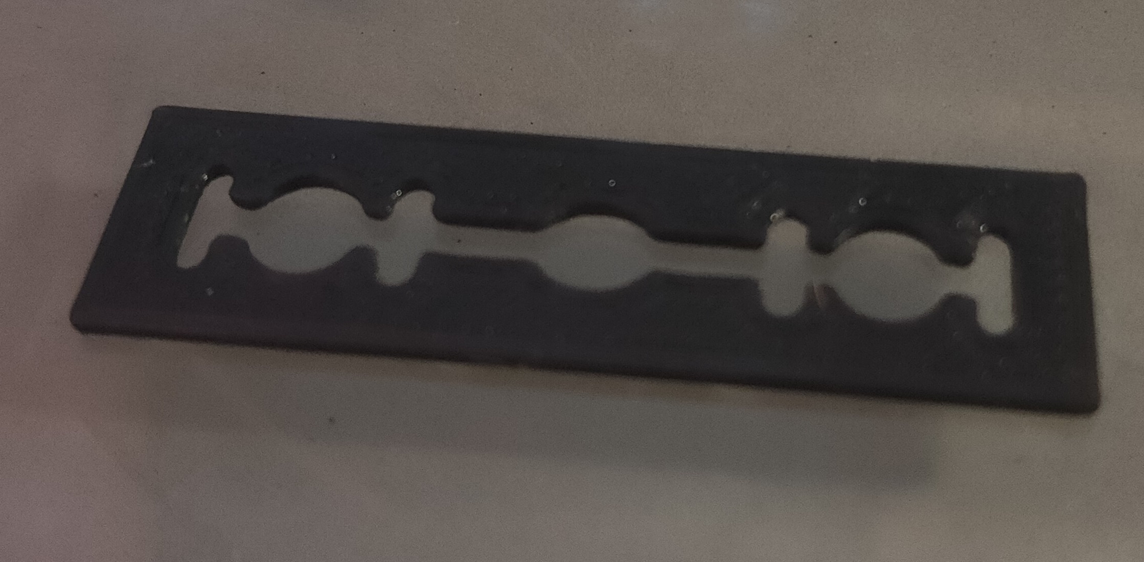 Razor blade spacer