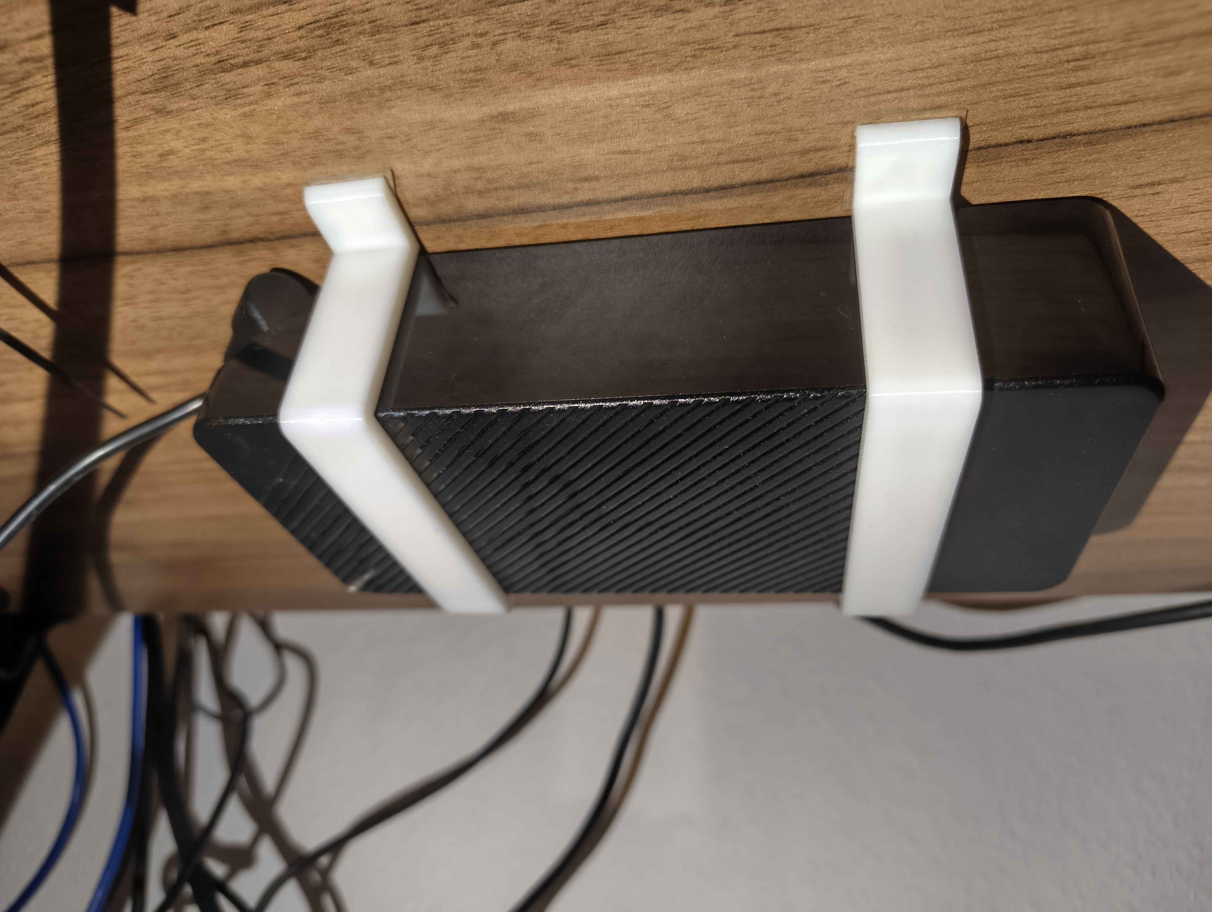 KTC M27P6 AC-Adapter under desk mounts