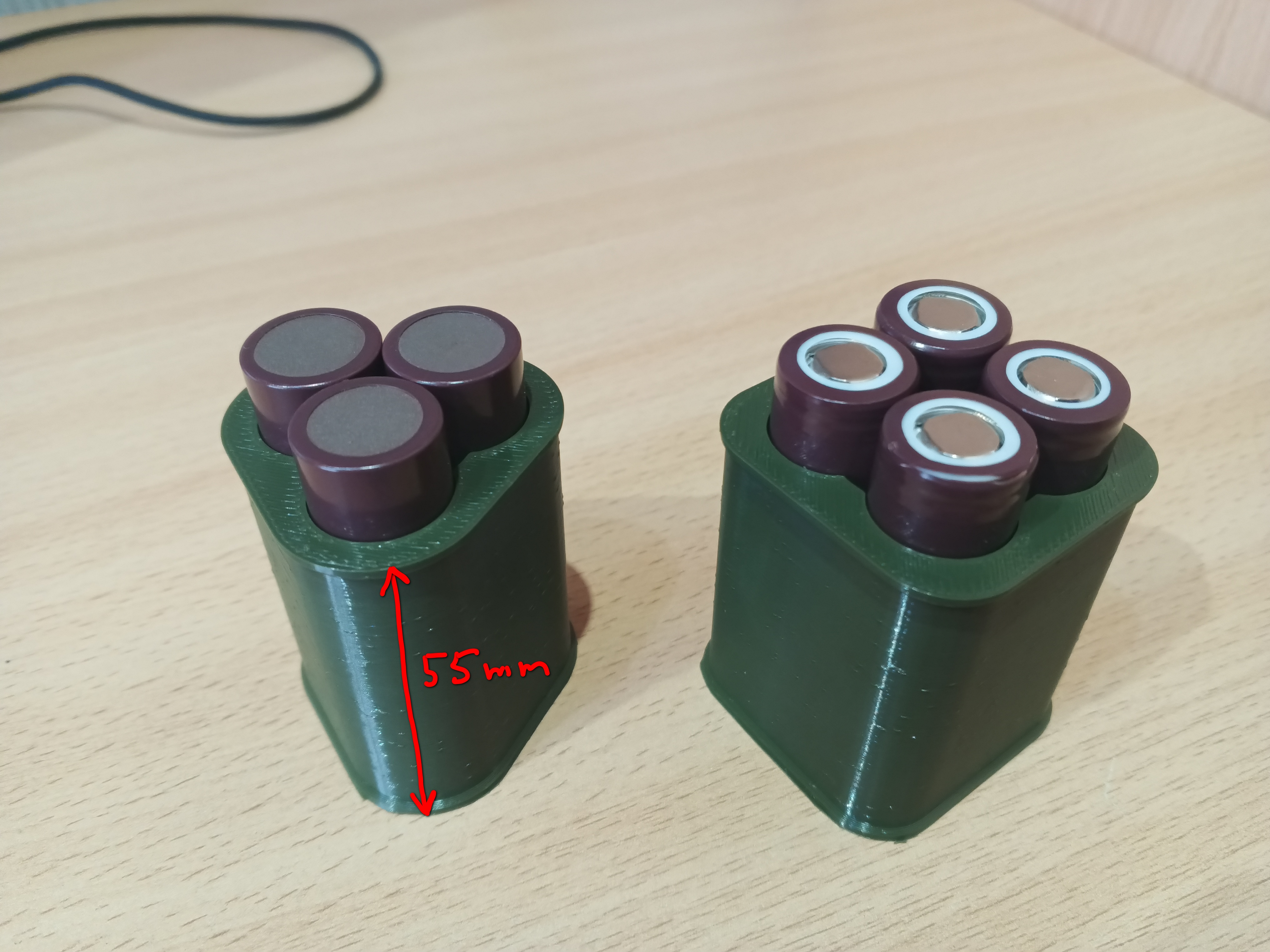 Holder for welding or soldering 18650 batteries