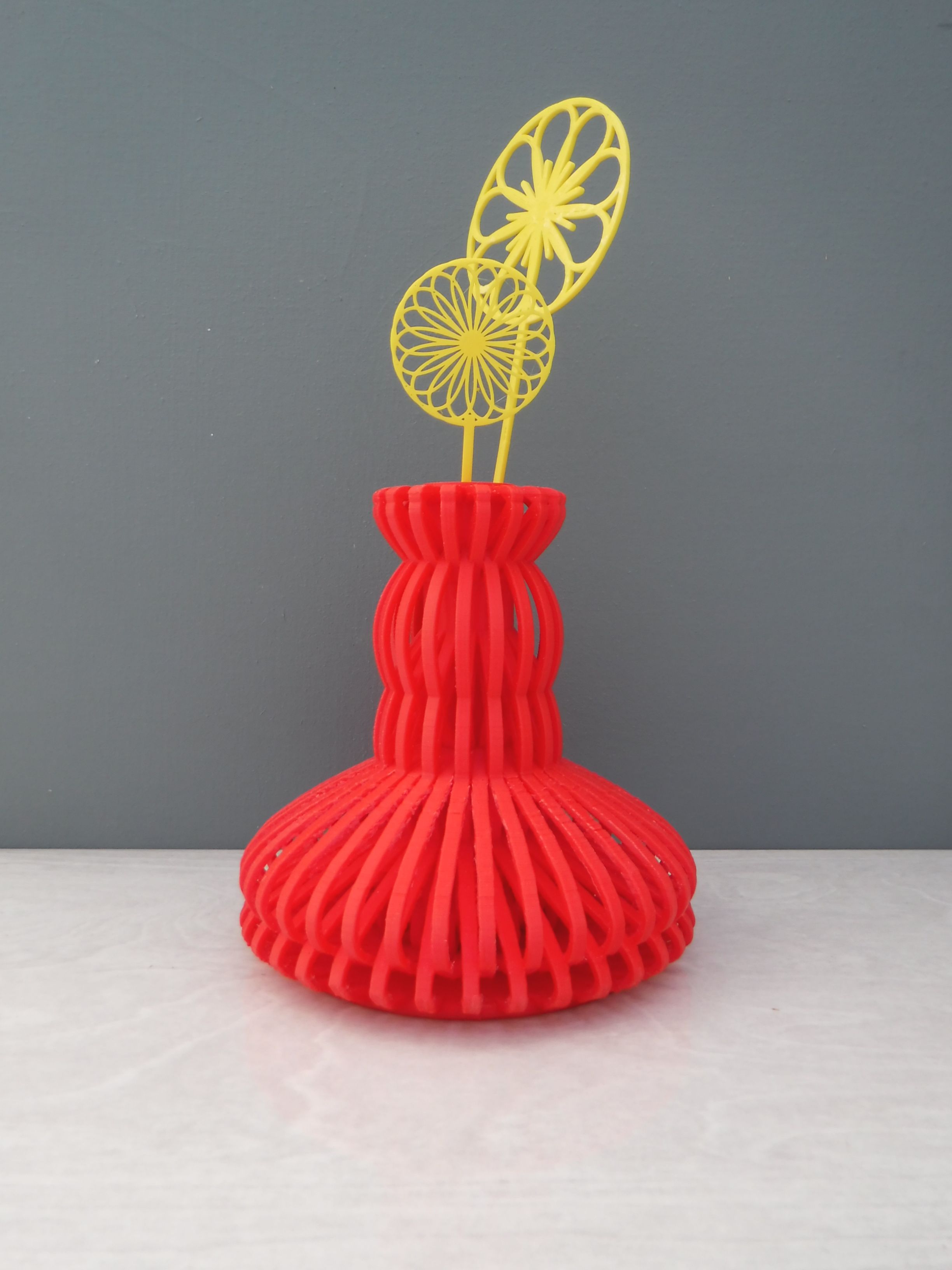 Lissajous large base vase.
