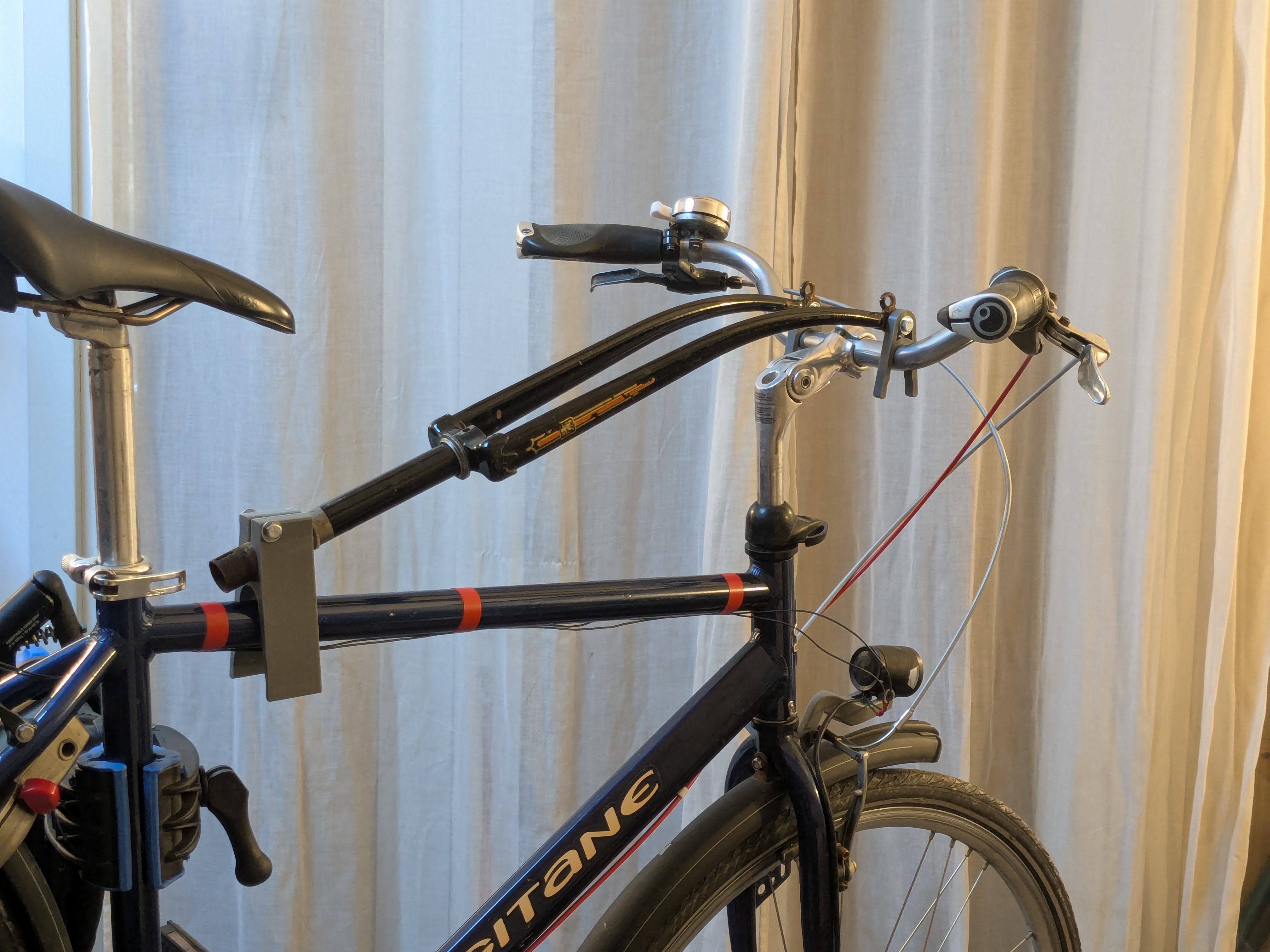 Workshop handlebar stabiliser from old fork