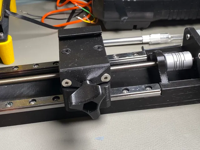 Motorized precision macro rail
