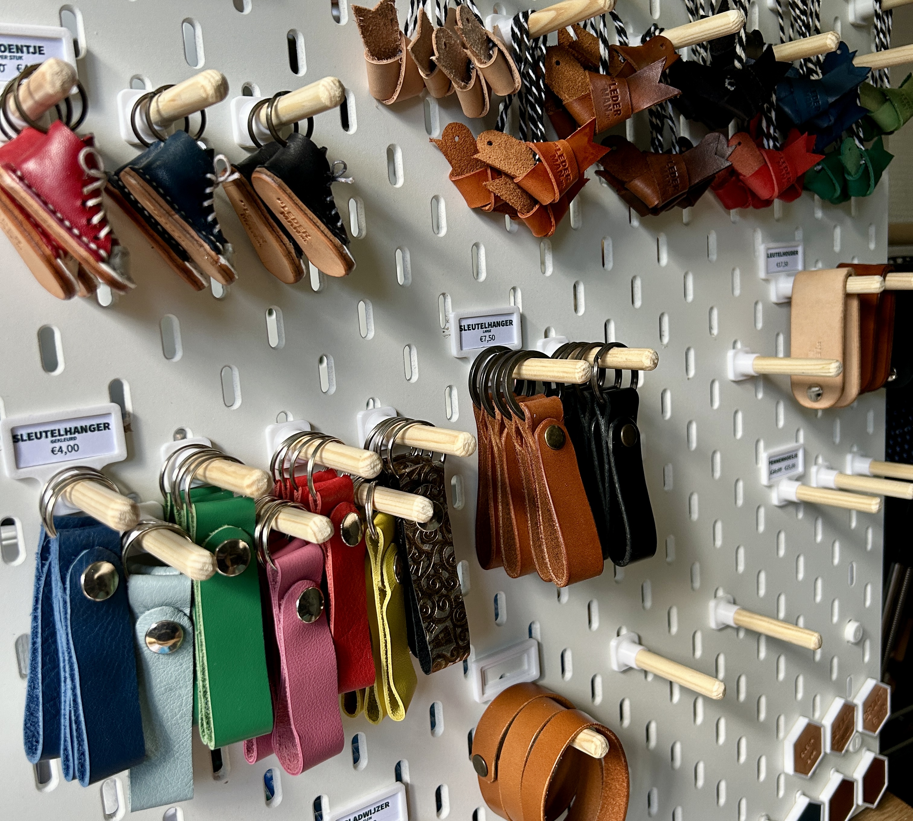 Product display pegs for IKEA Skadis (SUMS)