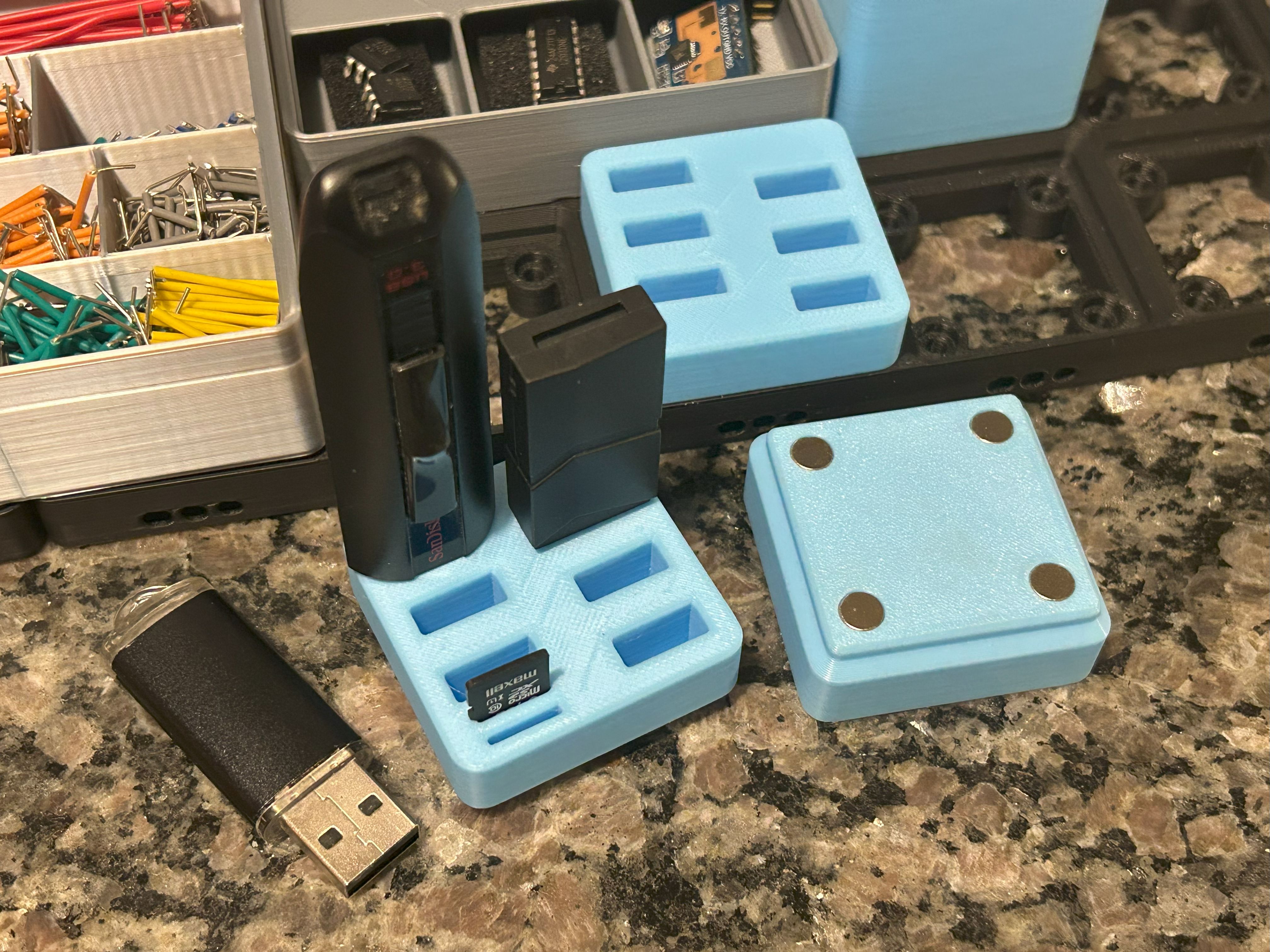 Gridfinity easy access USB holder (+microsSD)