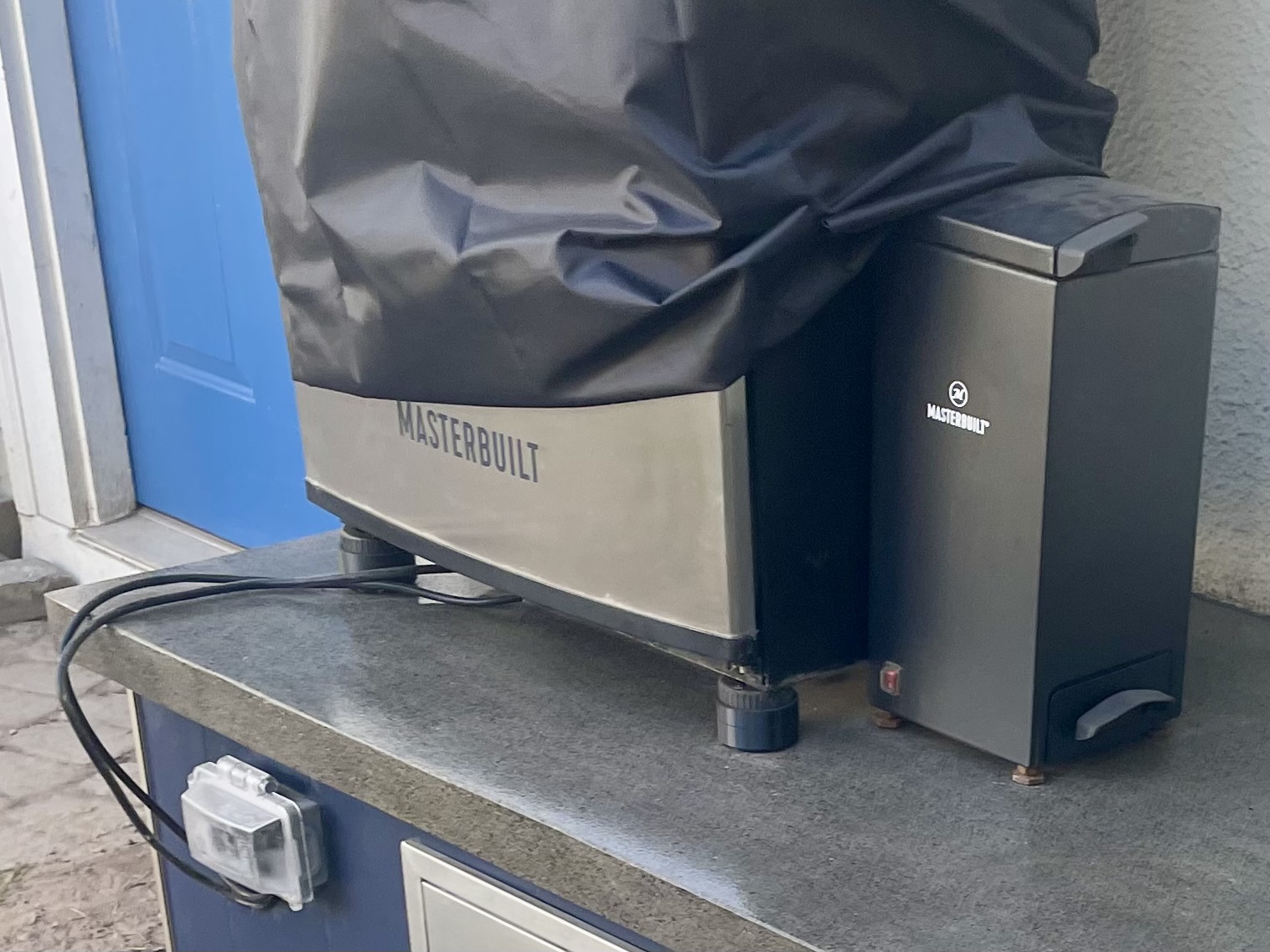 Riser feet for Masterbuilt smoker